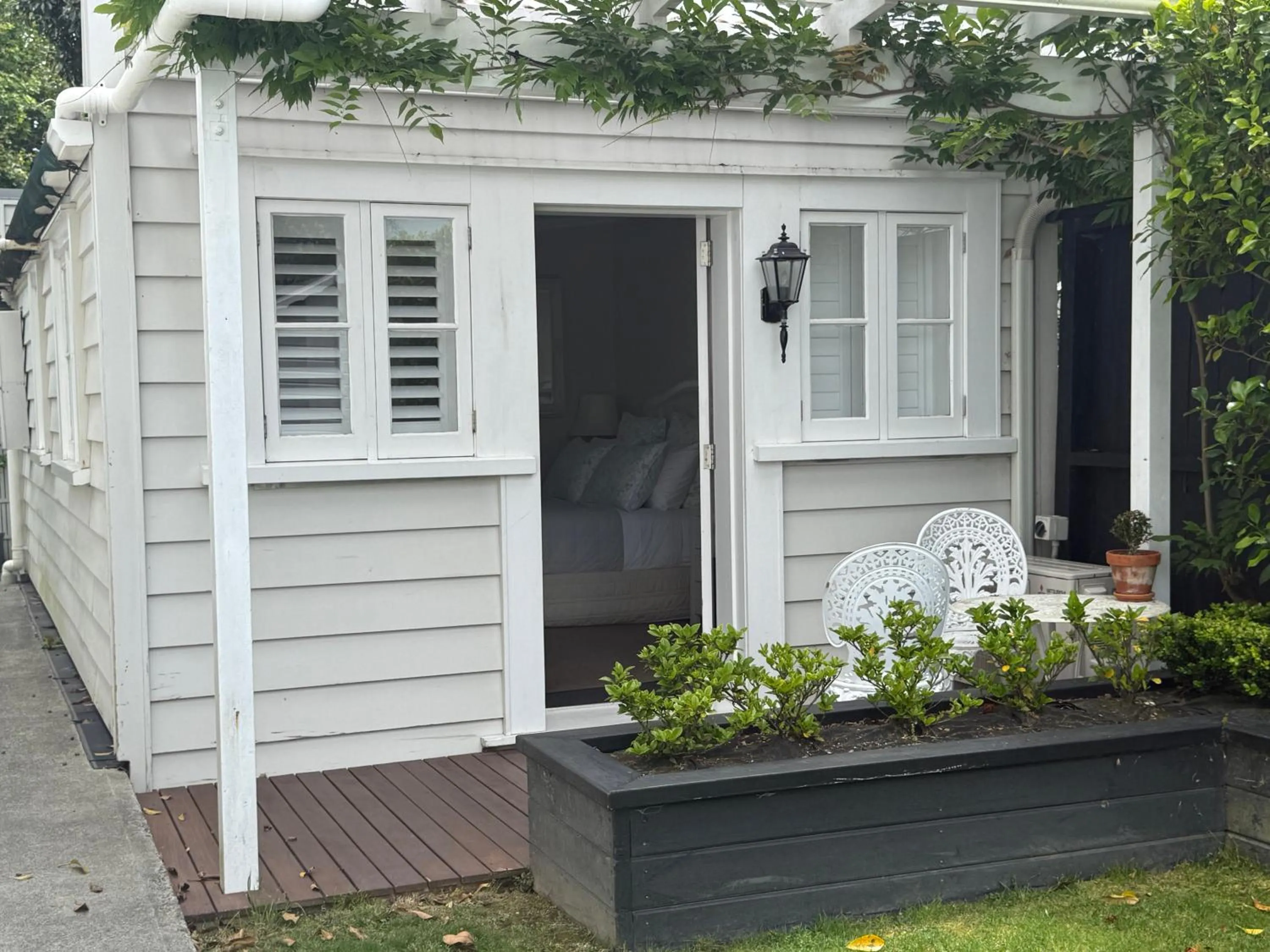 Property building in Ponsonby Manor