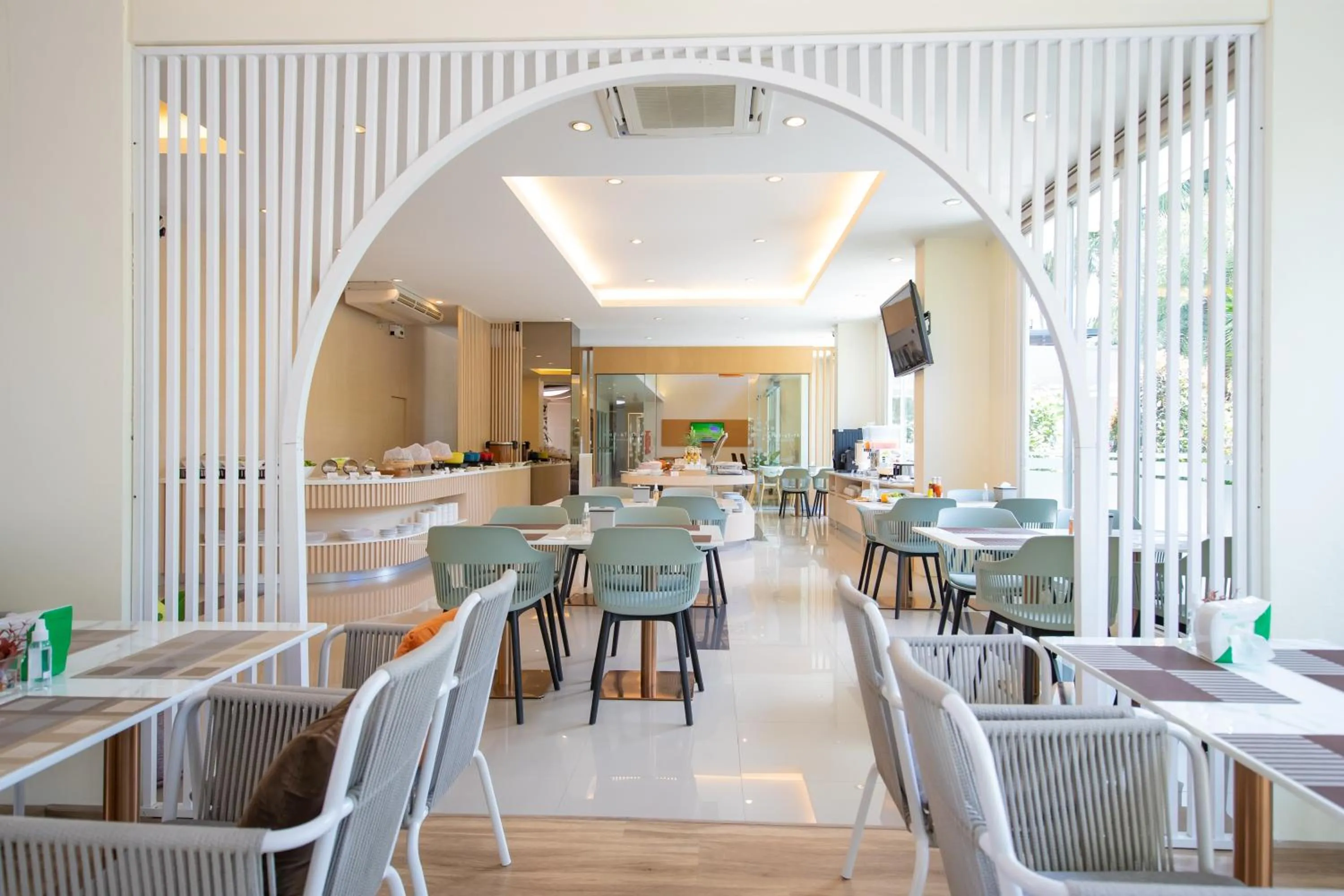 Restaurant/places to eat in Phavina Hotel Rayong SHA Extra Plus