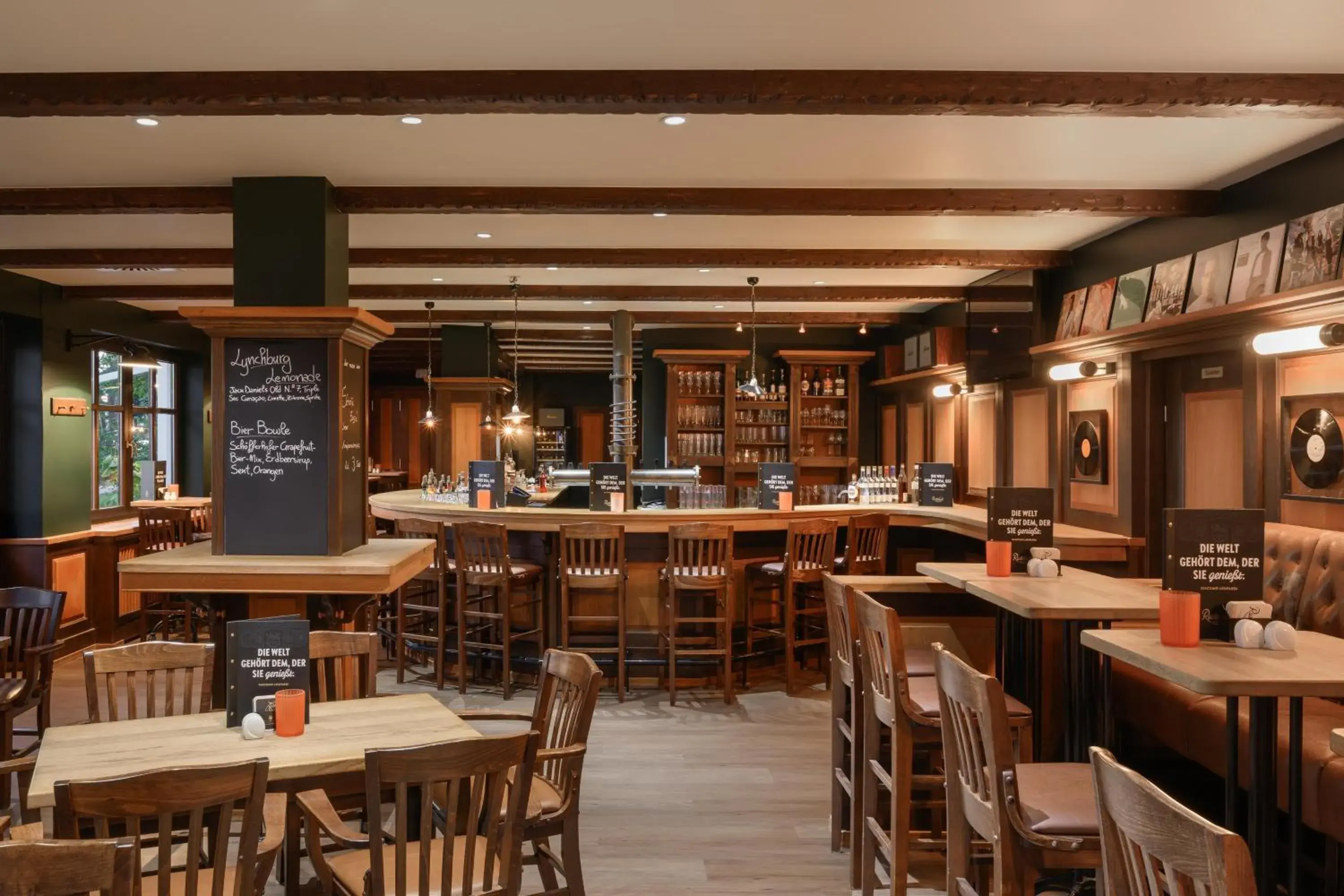 Lounge or bar in IFA Rügen Hotel & Ferienpark Lounge or bar in IFA Rügen Hotel & Ferienpark