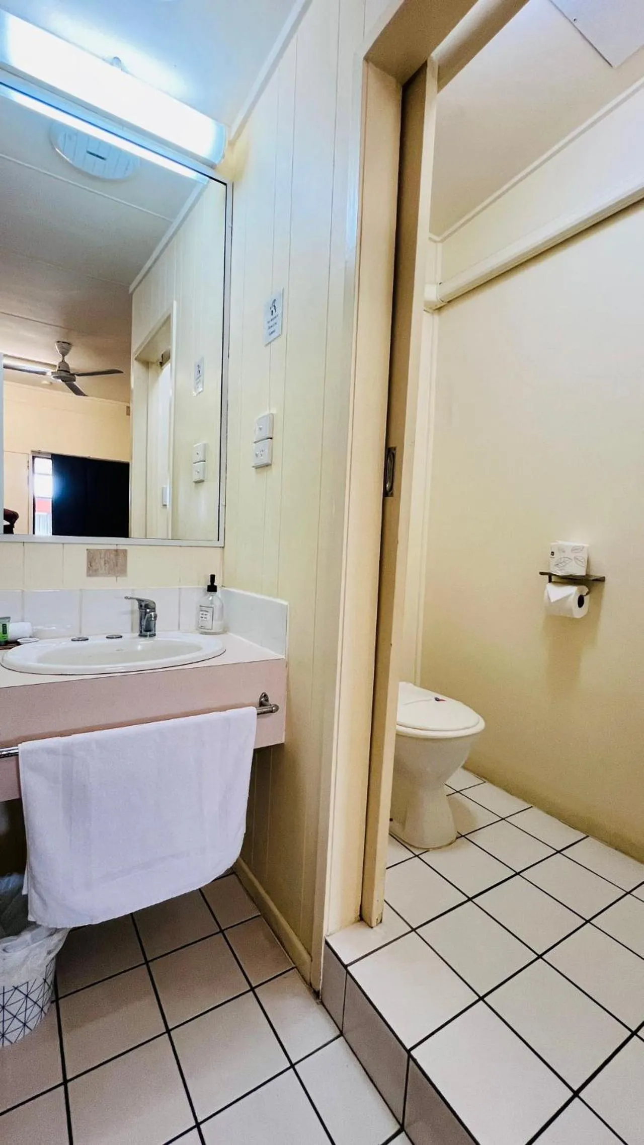 Single Room with Bathroom - single occupancy in Parkside Motel Ayr