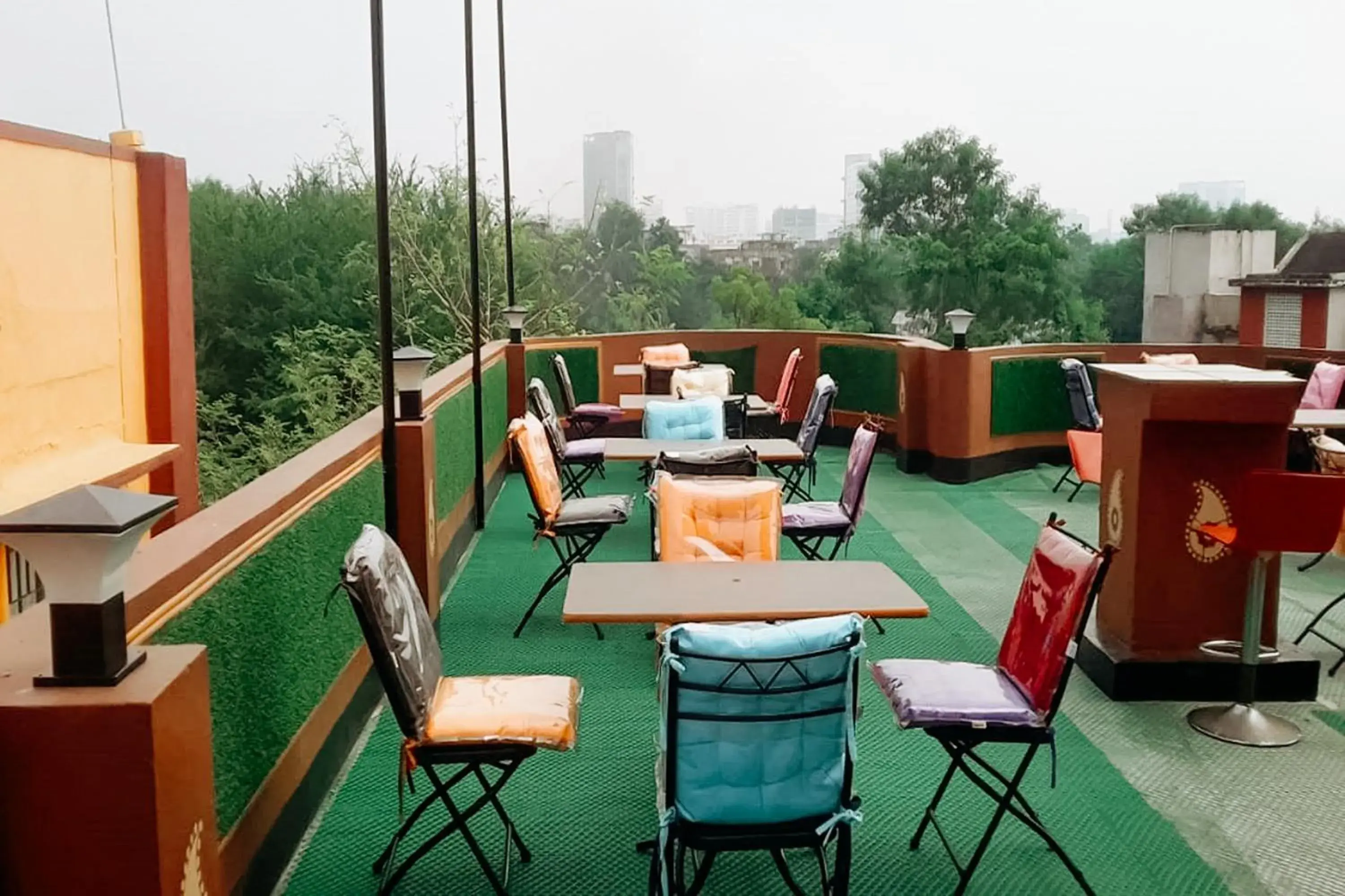 Lobby or reception in The Kei Inn & Suites Hotel near Salt Lake Lobby or reception in The Kei Inn & Suites Hotel near Salt Lake