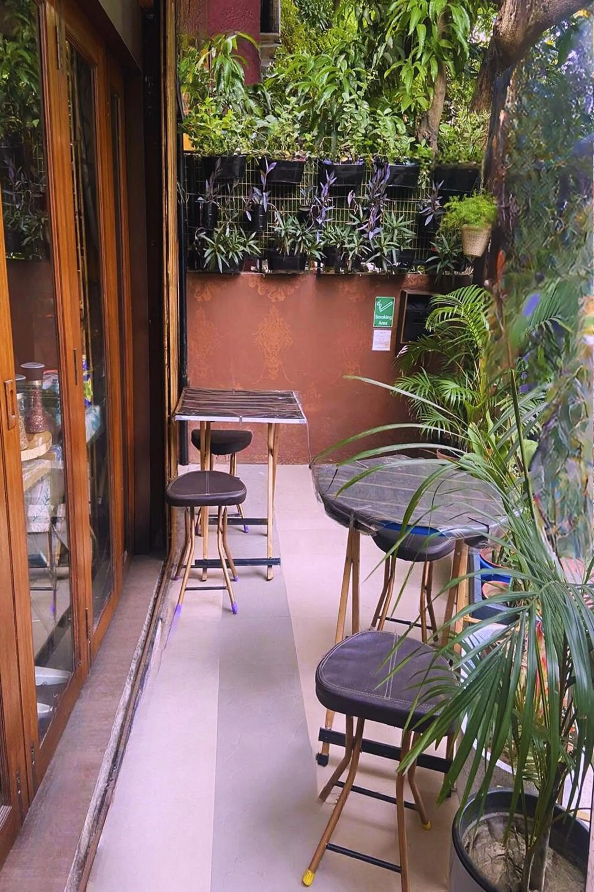 Restaurant/places to eat in The Kei Inn & Suites Hotel near Salt Lake