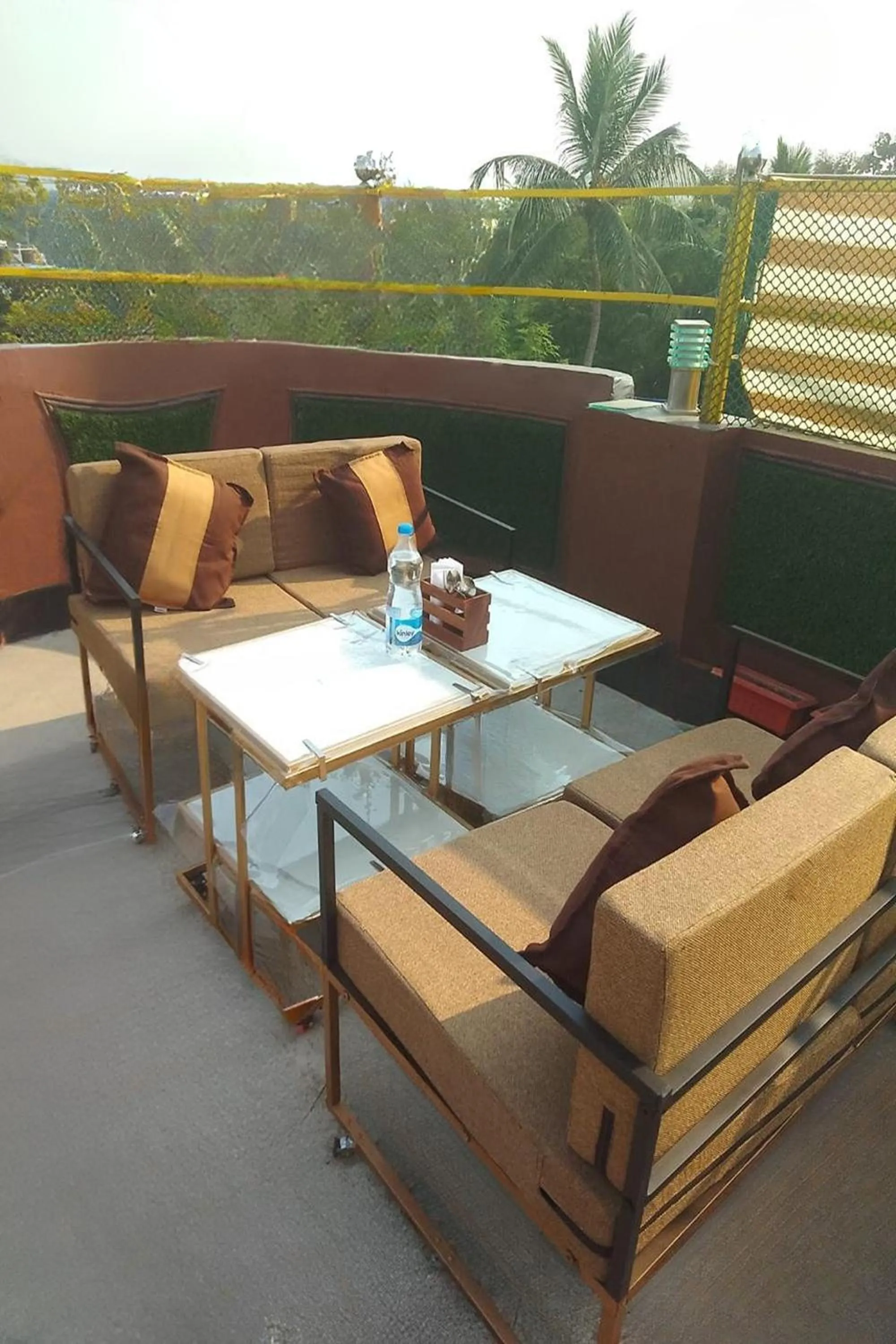 Restaurant/places to eat in The Kei Inn & Suites Hotel near Salt Lake