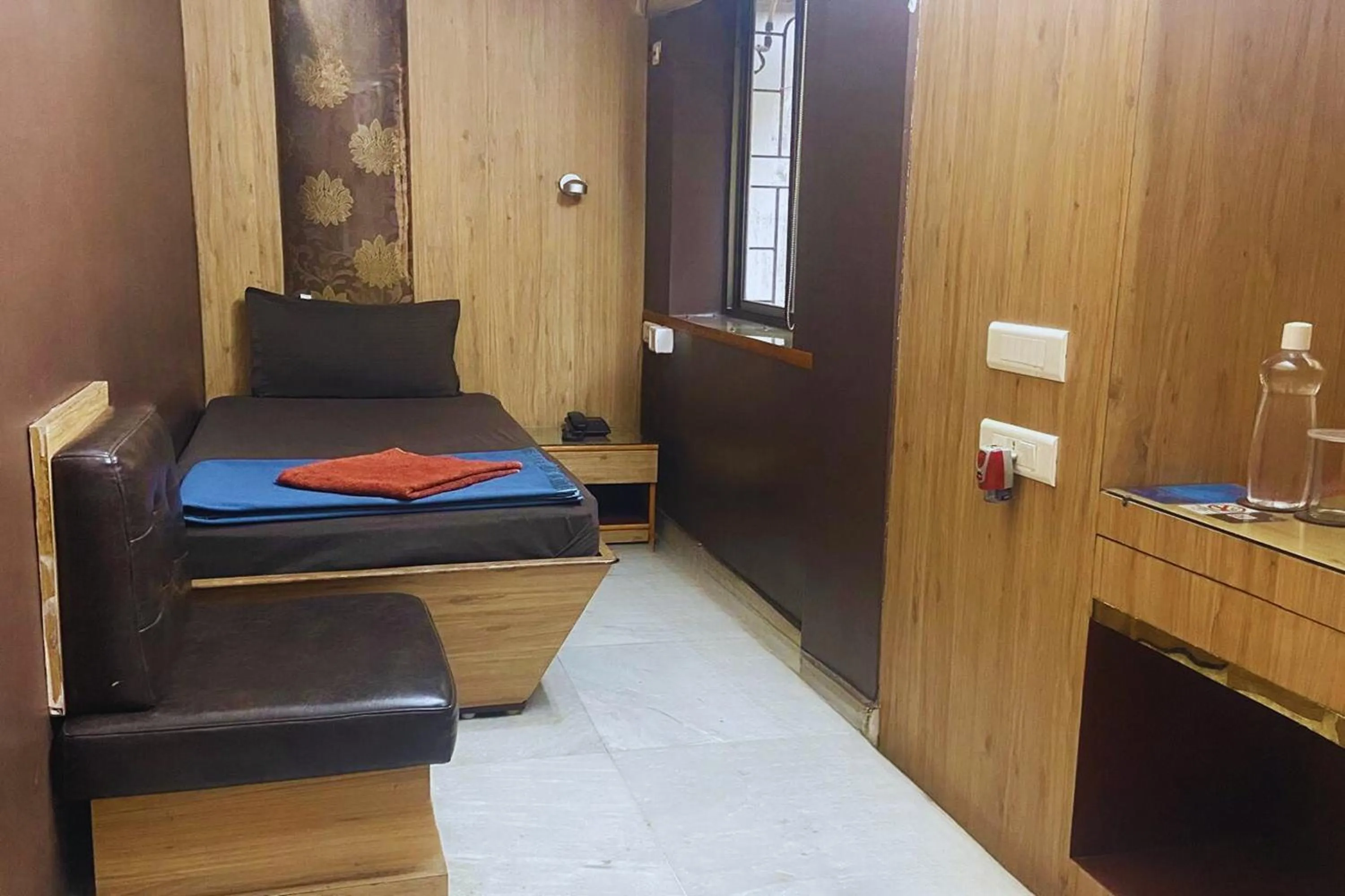 Bed in The Kei Inn & Suites Hotel near Salt Lake