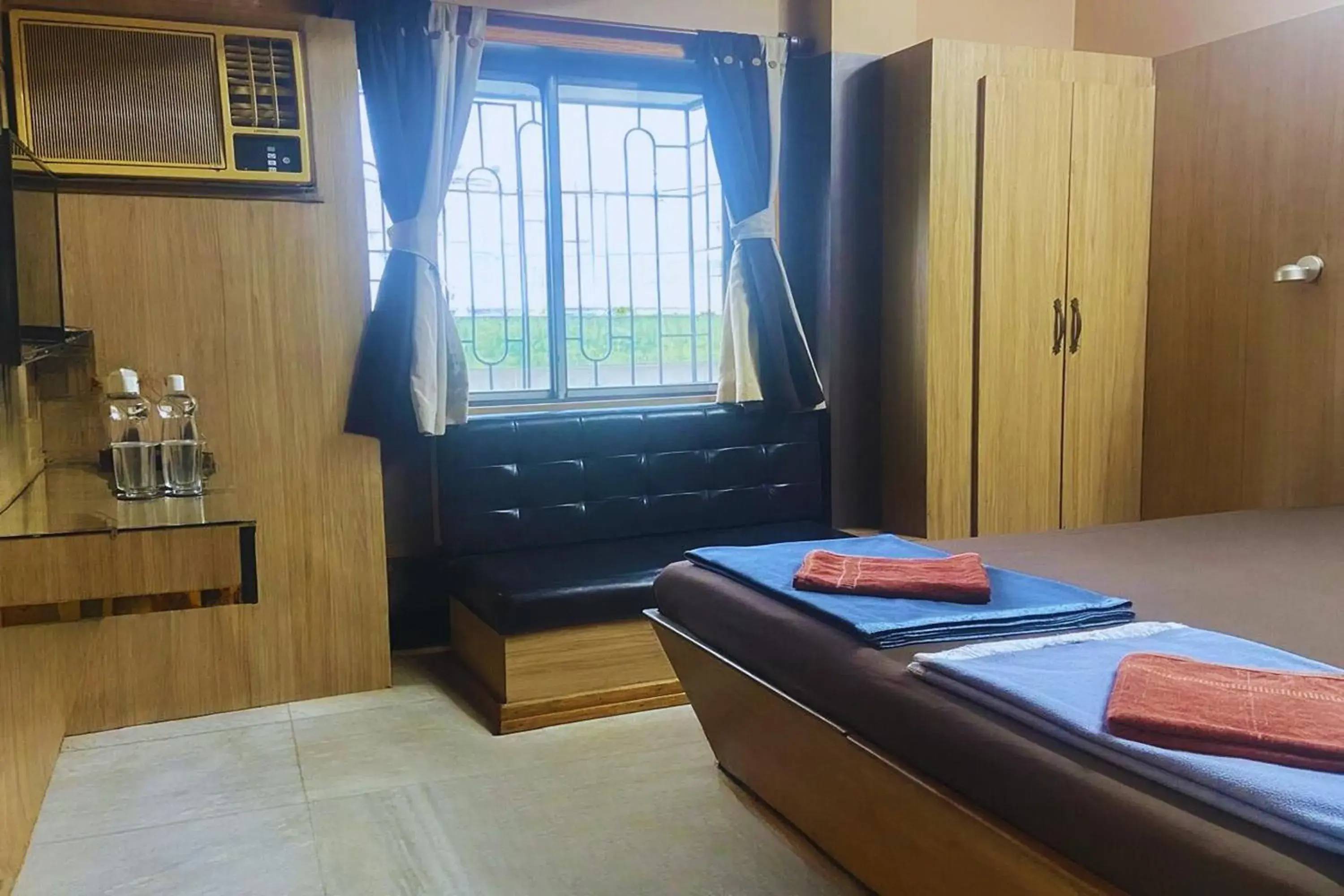 Bed in The Kei Inn & Suites Hotel near Salt Lake Bed in The Kei Inn & Suites Hotel near Salt Lake