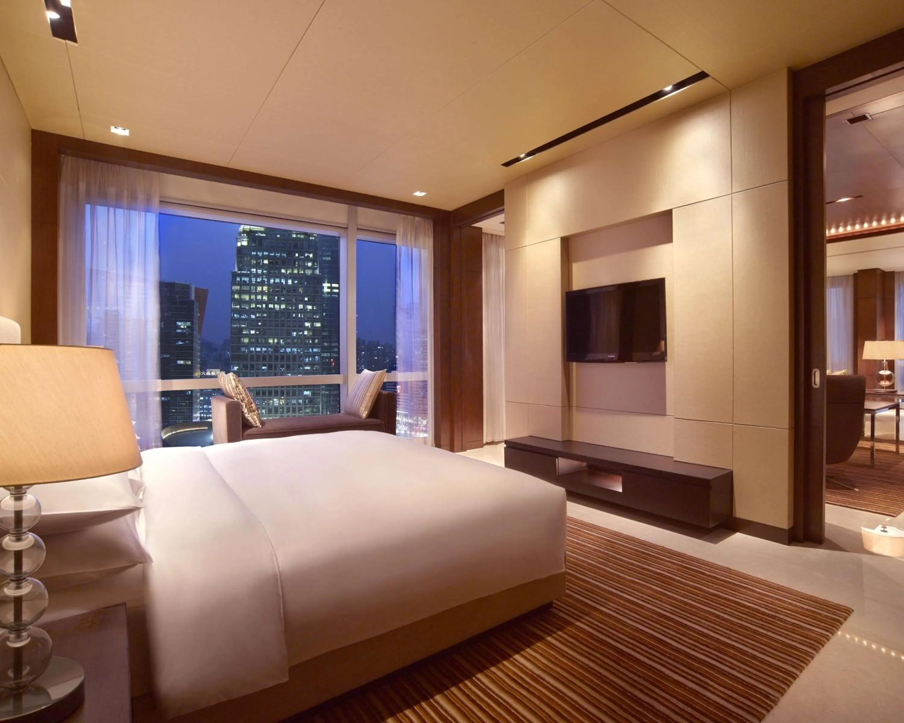 Photo of the whole room, Bed in Grand Hyatt Shenzhen