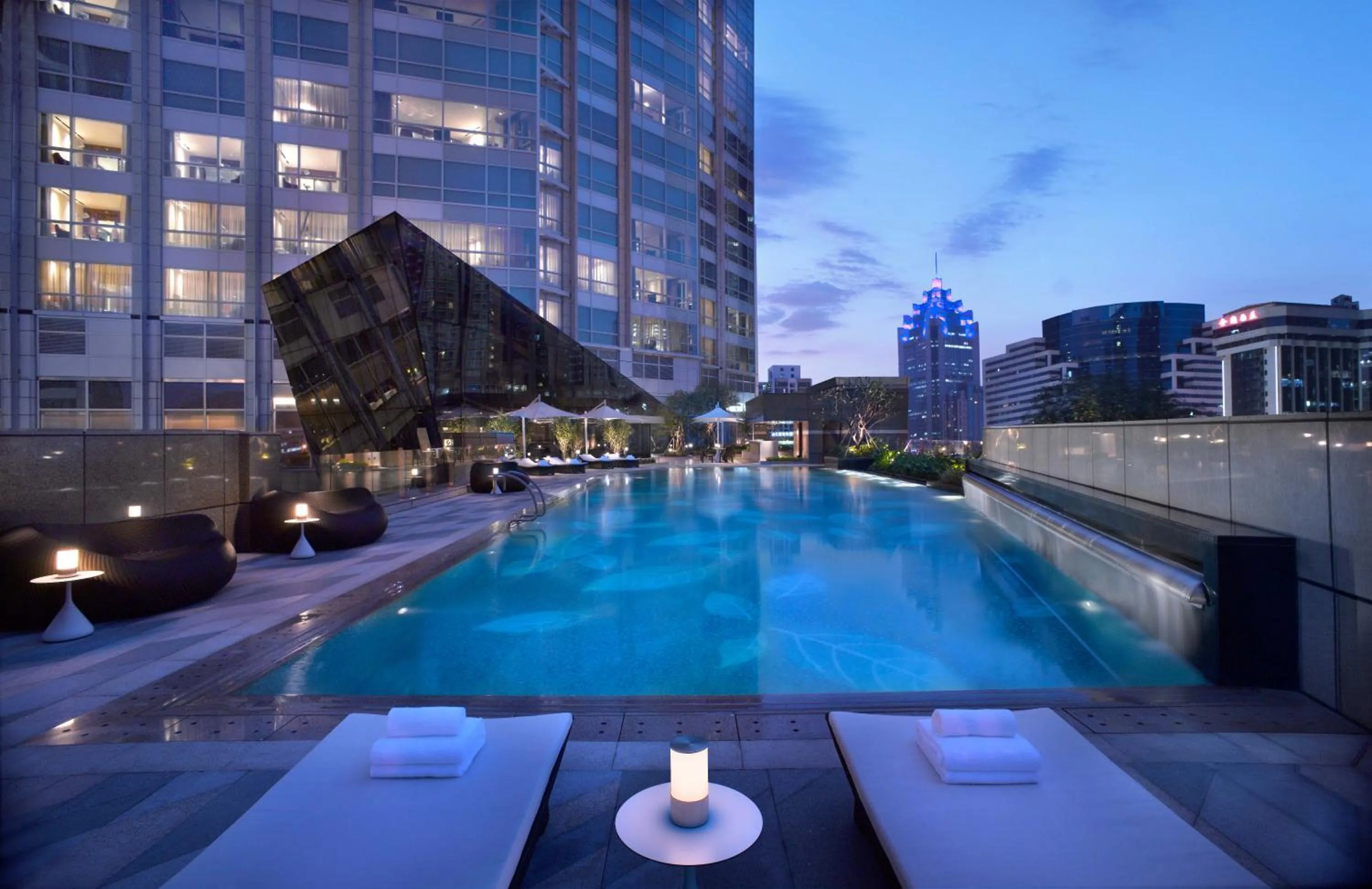 Swimming pool in Grand Hyatt Shenzhen