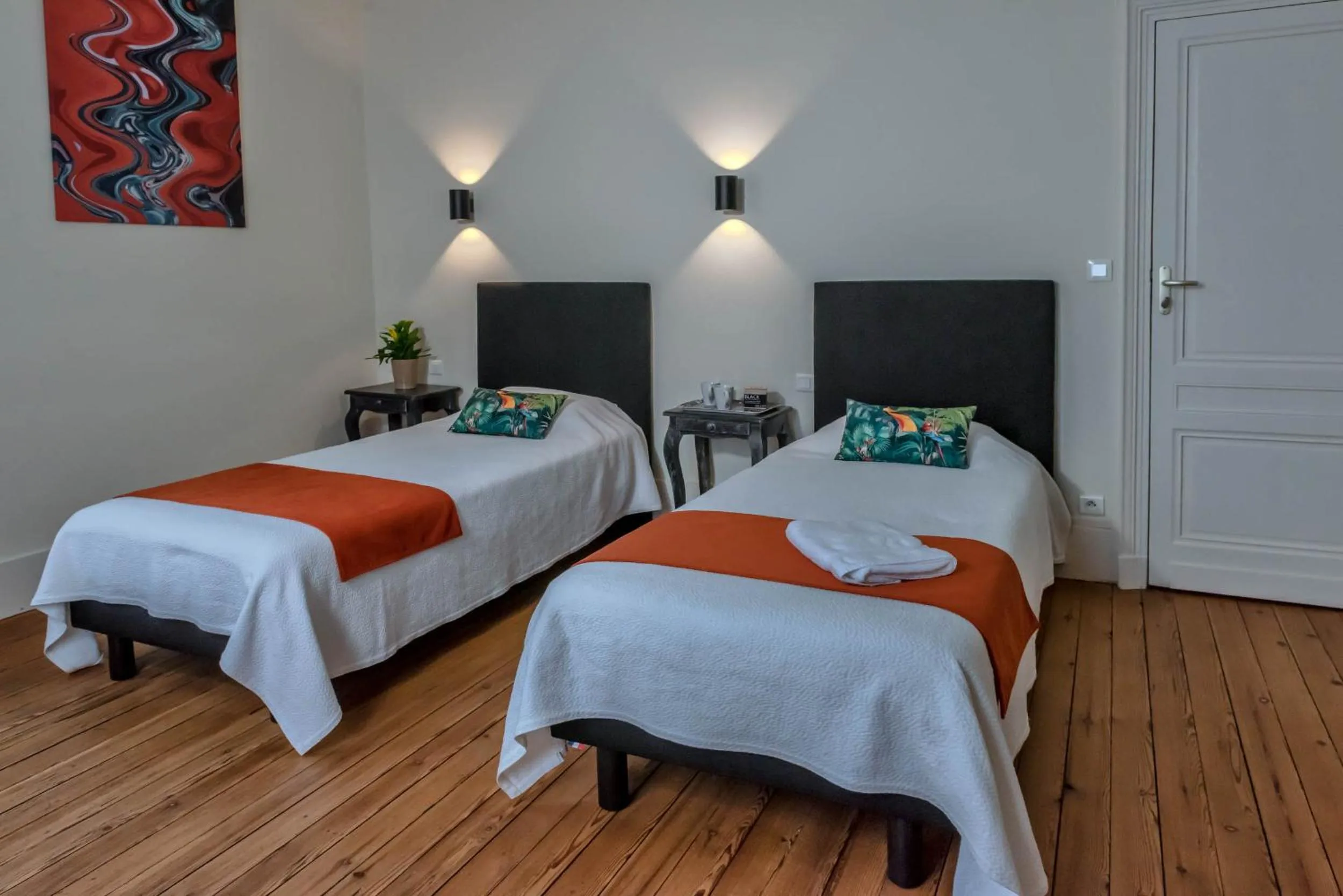 Bed in La Maison DUFFOUR chambres d'hôtes avec Petit Déjeuner