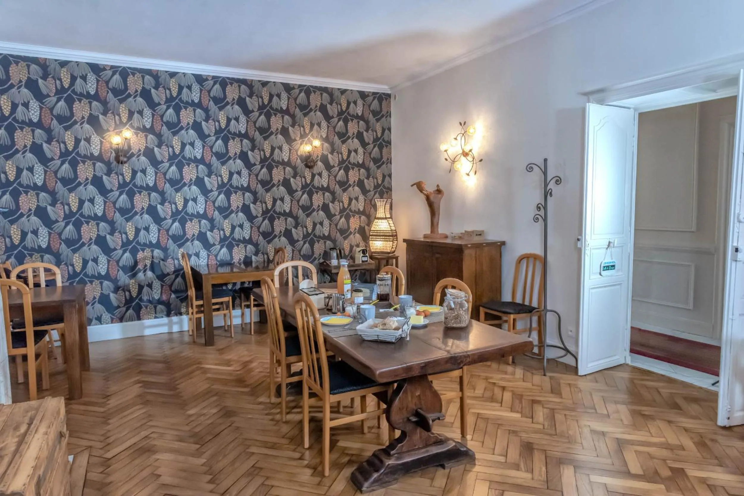 Breakfast in La Maison DUFFOUR chambres d'hôtes avec Petit Déjeuner