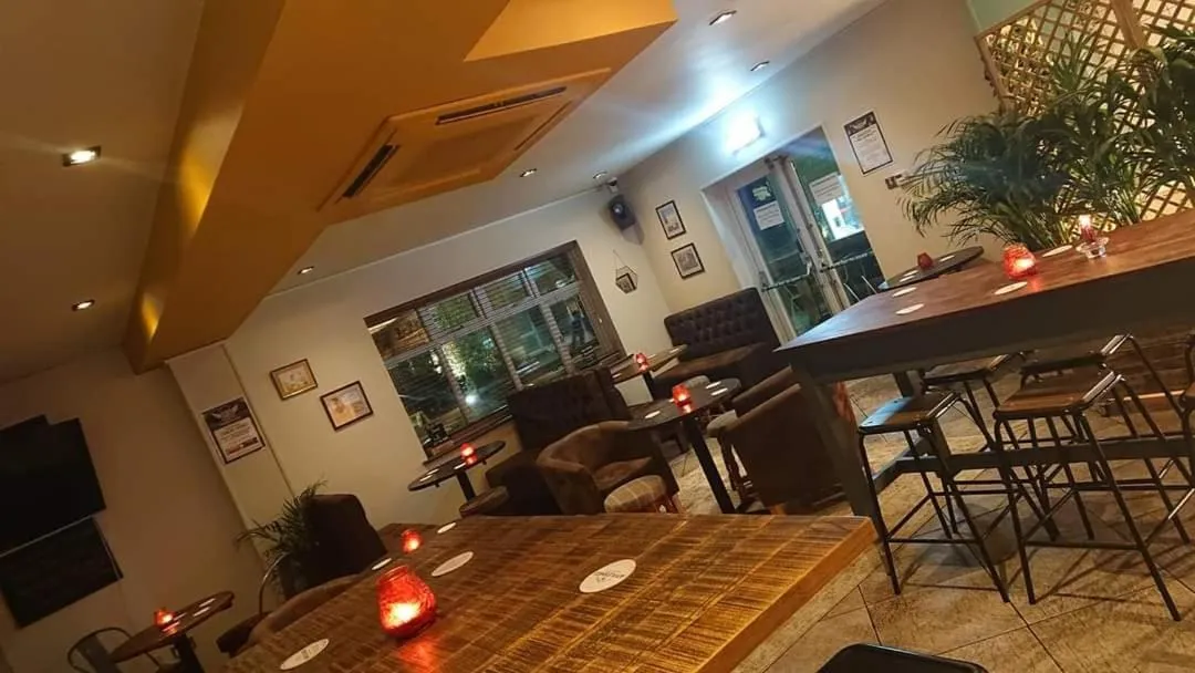 The Greenwich Rooms - Burger & Bird Bar & Restaurant