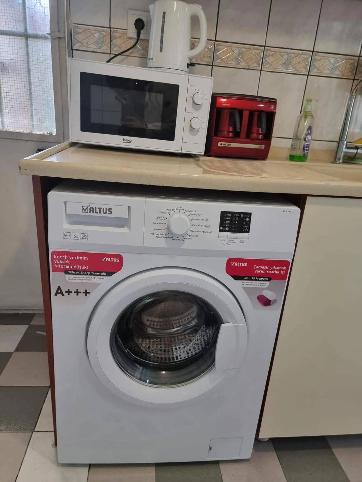 Coffee/tea facilities, Kitchen/Kitchenette in SULTANAHMET ıŞIL HOTEL