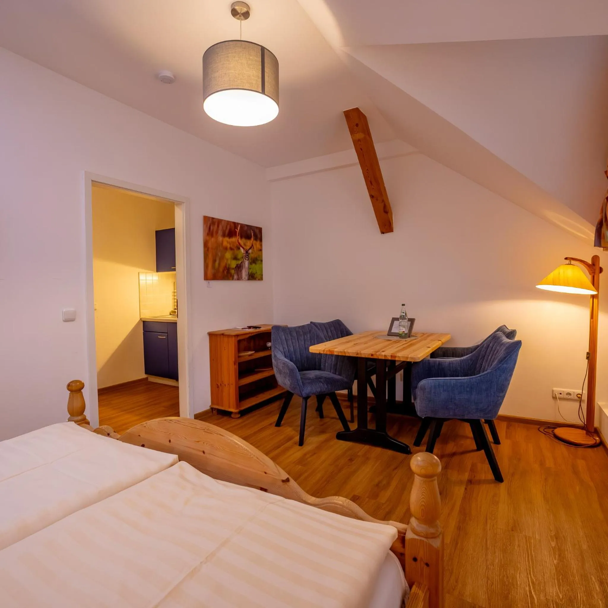 Seating area, Bed in Hotel Schlösschen Sundische Wiese Zingst