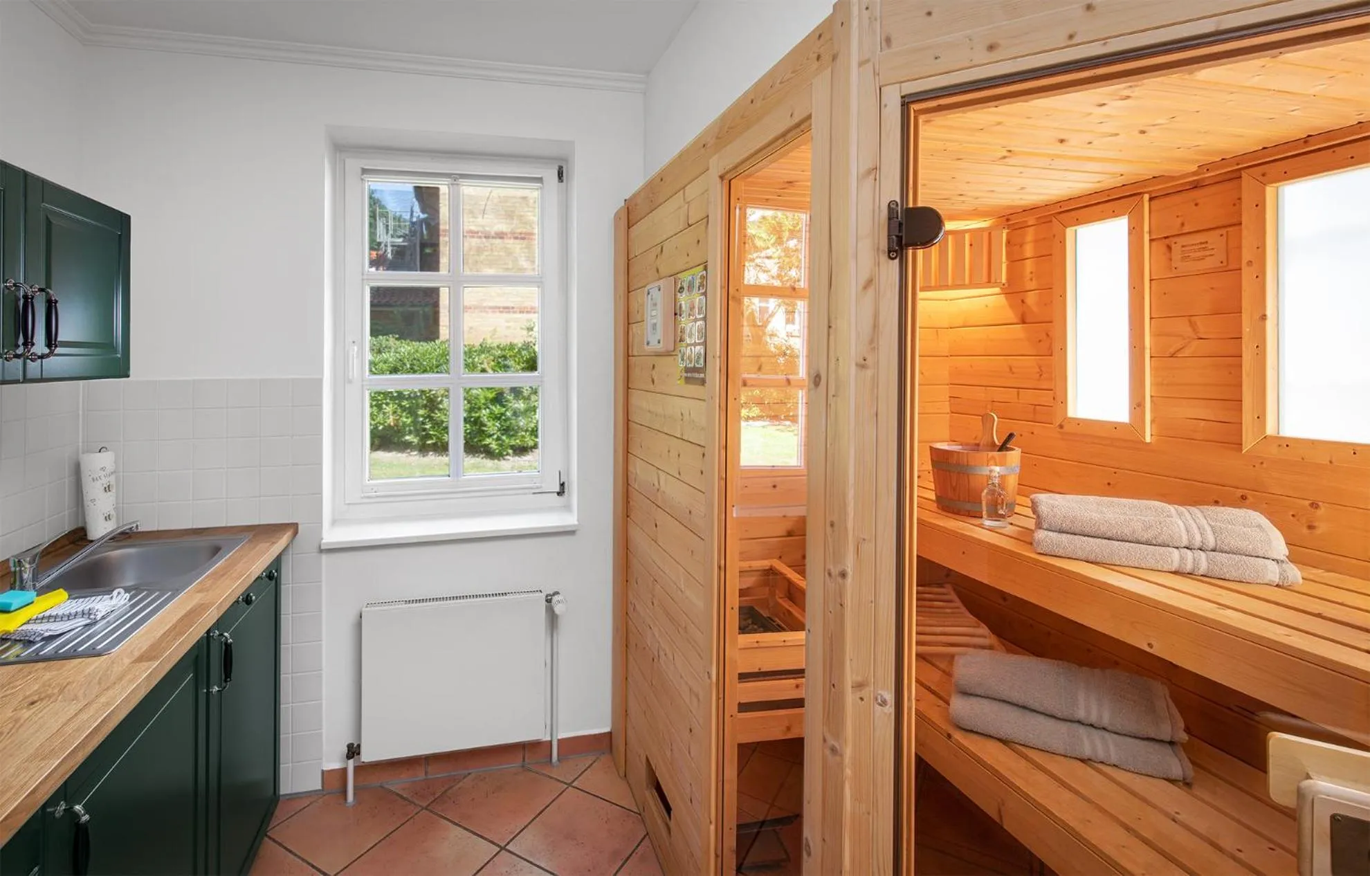 Sauna, Bed in Hotel Schlösschen Sundische Wiese Zingst