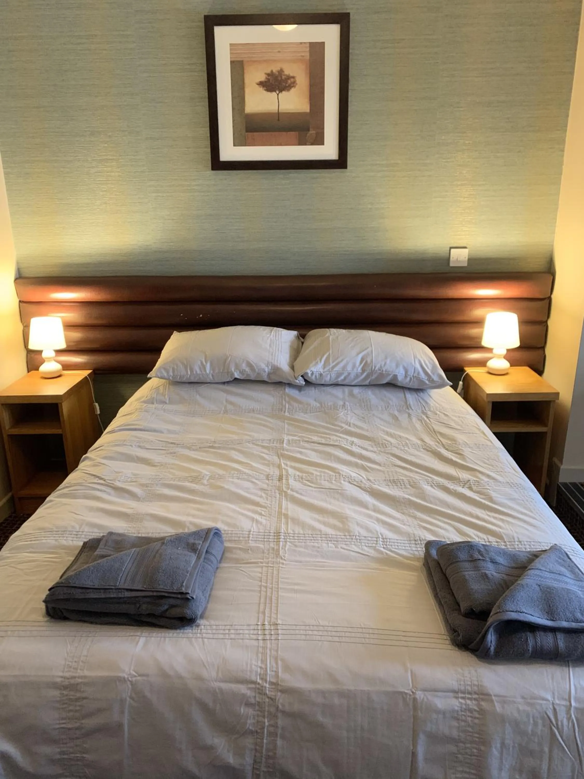 Bedroom, Bed in The Railway Inn