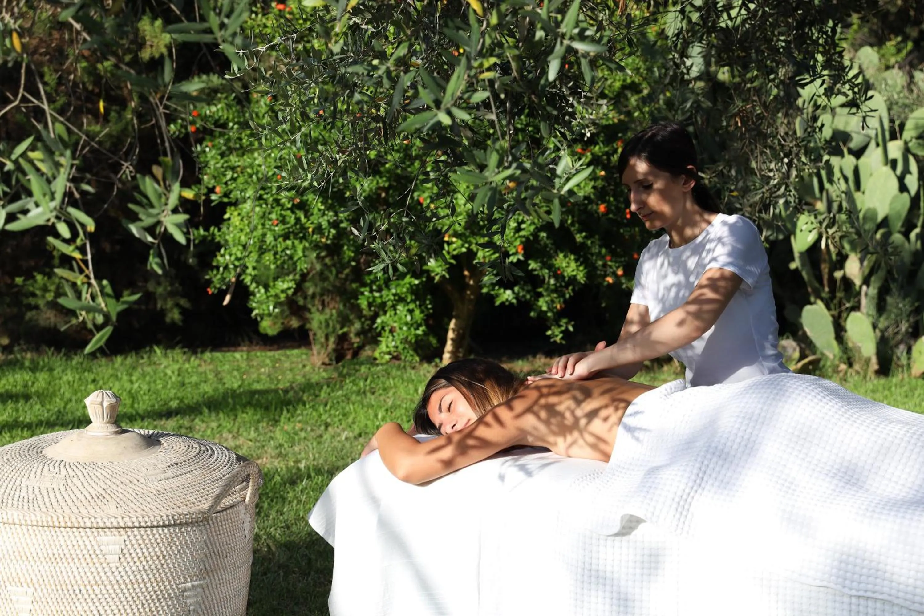 People in Maison D'Enrì