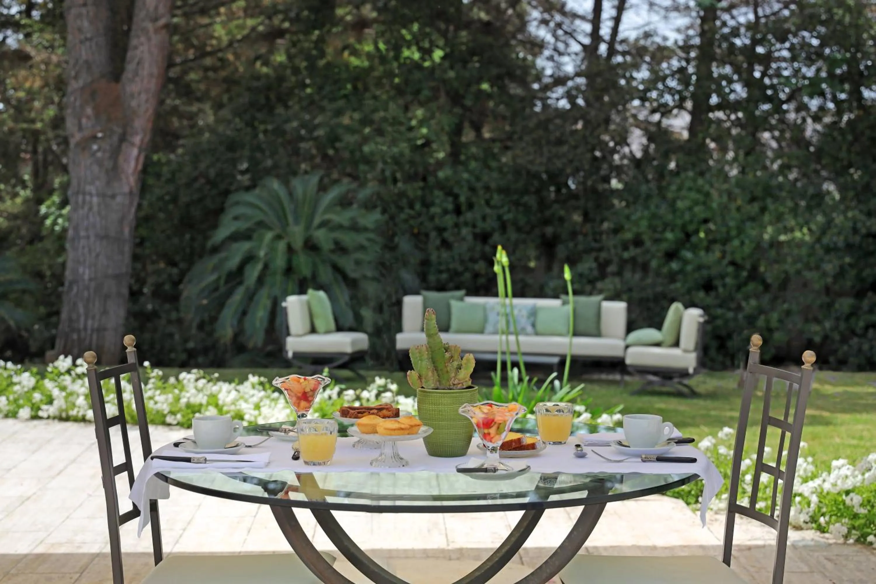 Day in Maison D'Enrì