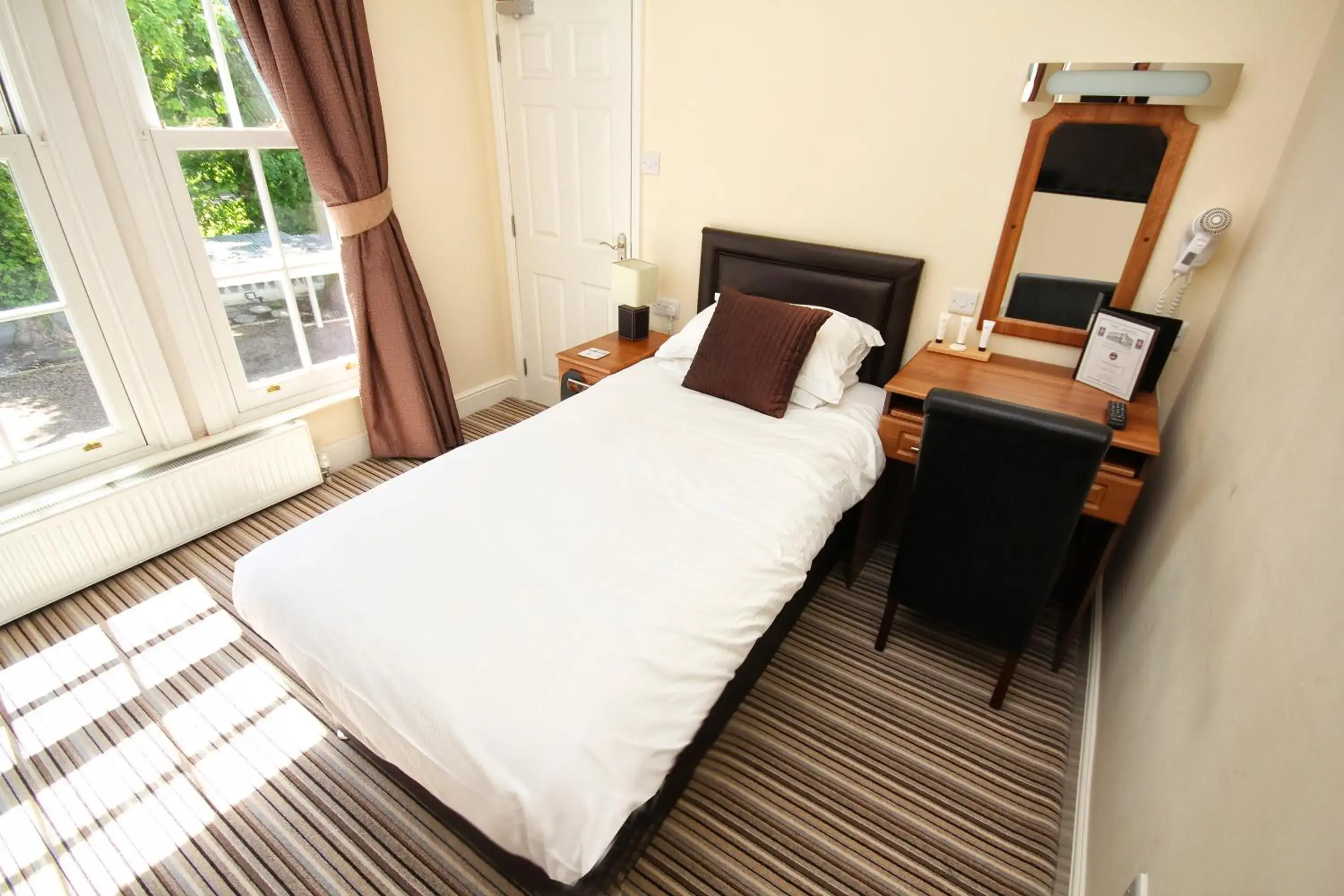 Deluxe Single Room - single occupancy in The Lawns Guest House Deluxe Single Room - single occupancy in The Lawns Guest House
