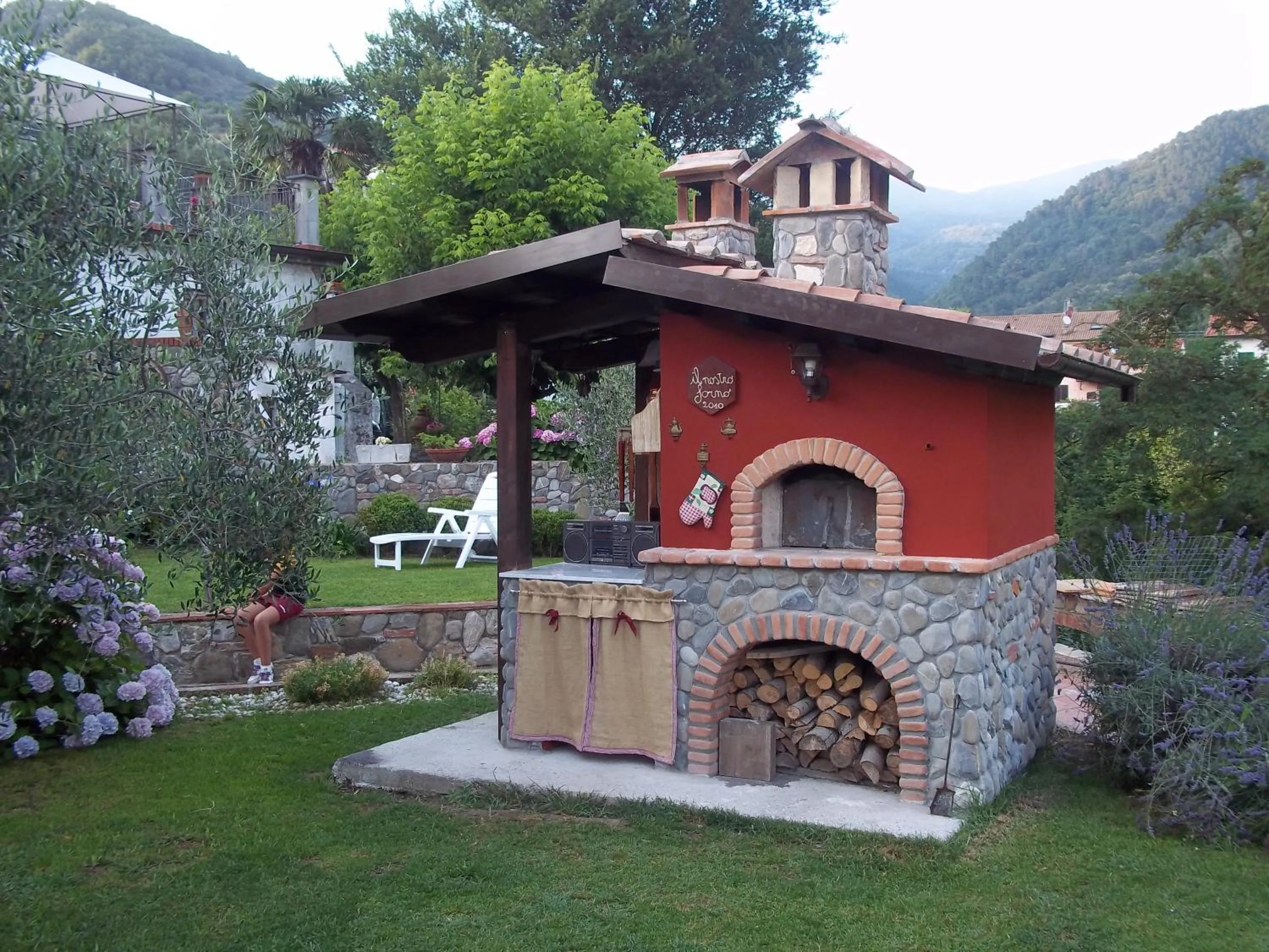 Garden in jasmine cottage