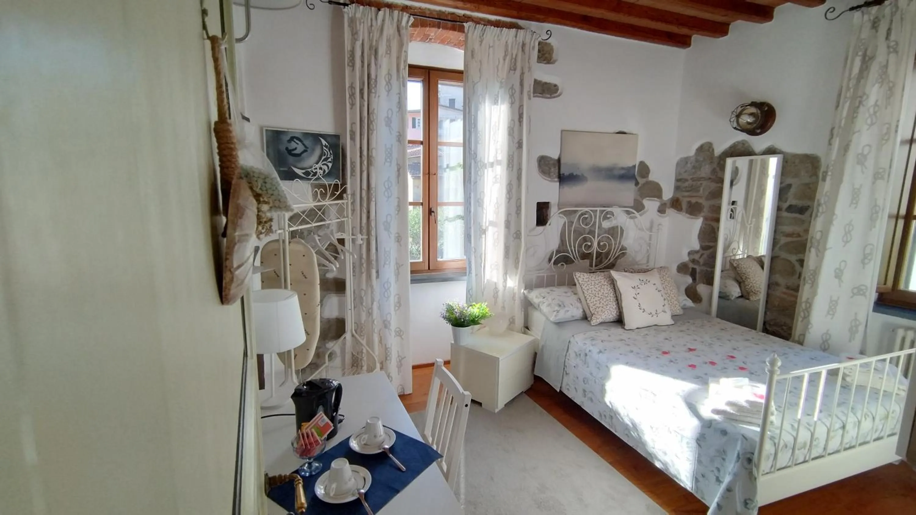 Bed in jasmine cottage