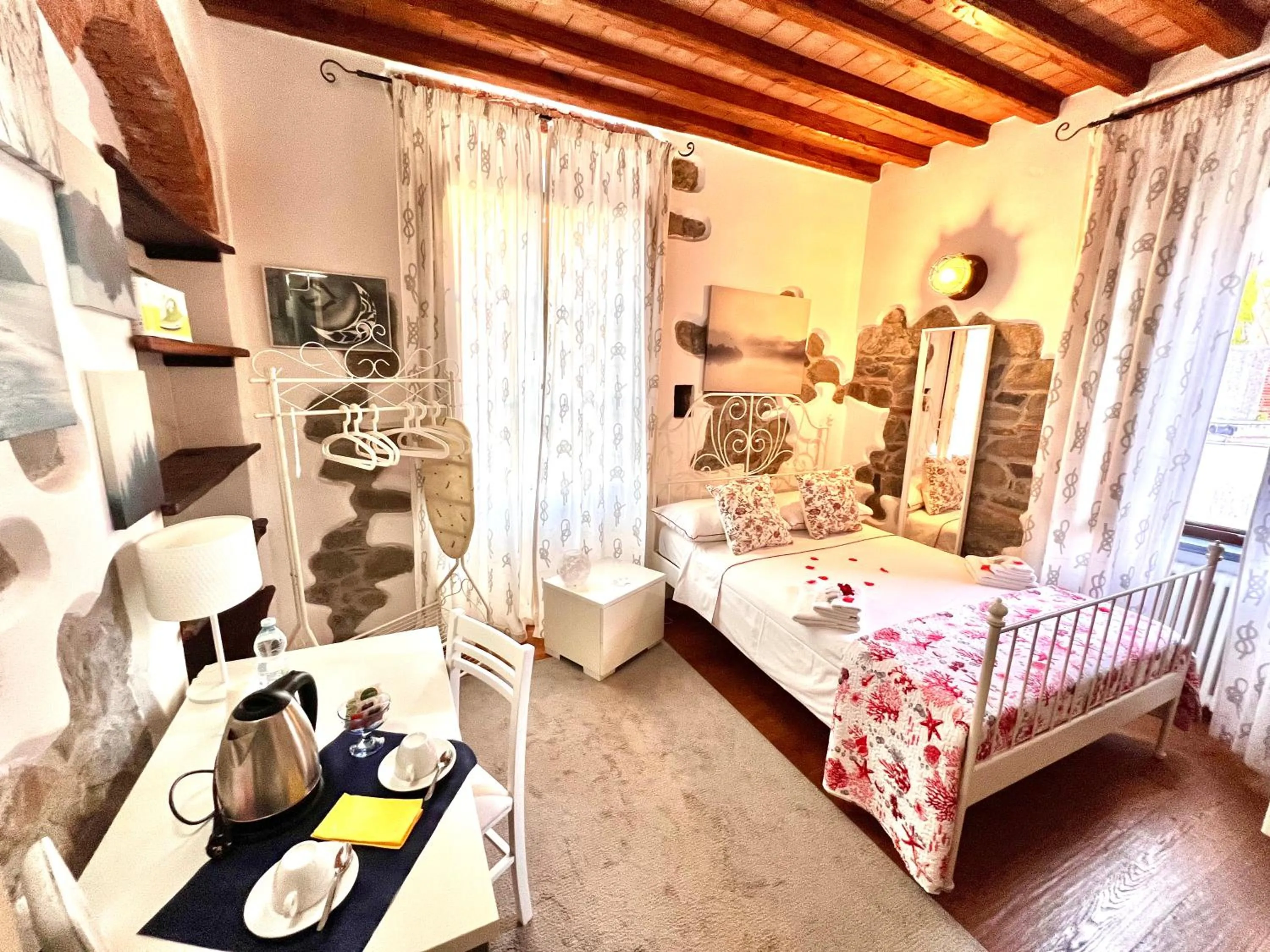 Bed in jasmine cottage