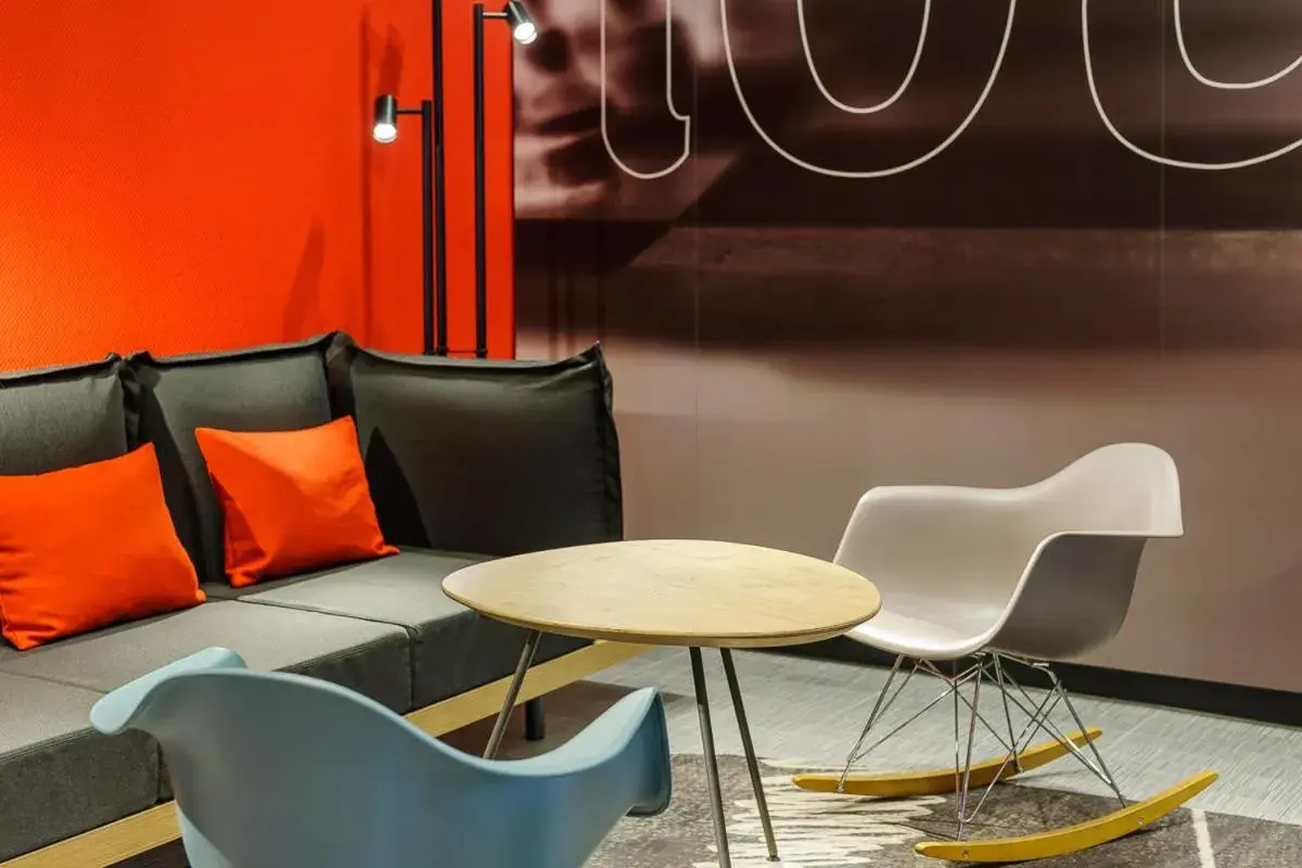 Lounge or bar in ibis Augsburg Koenigsplatz Lounge or bar in ibis Augsburg Koenigsplatz