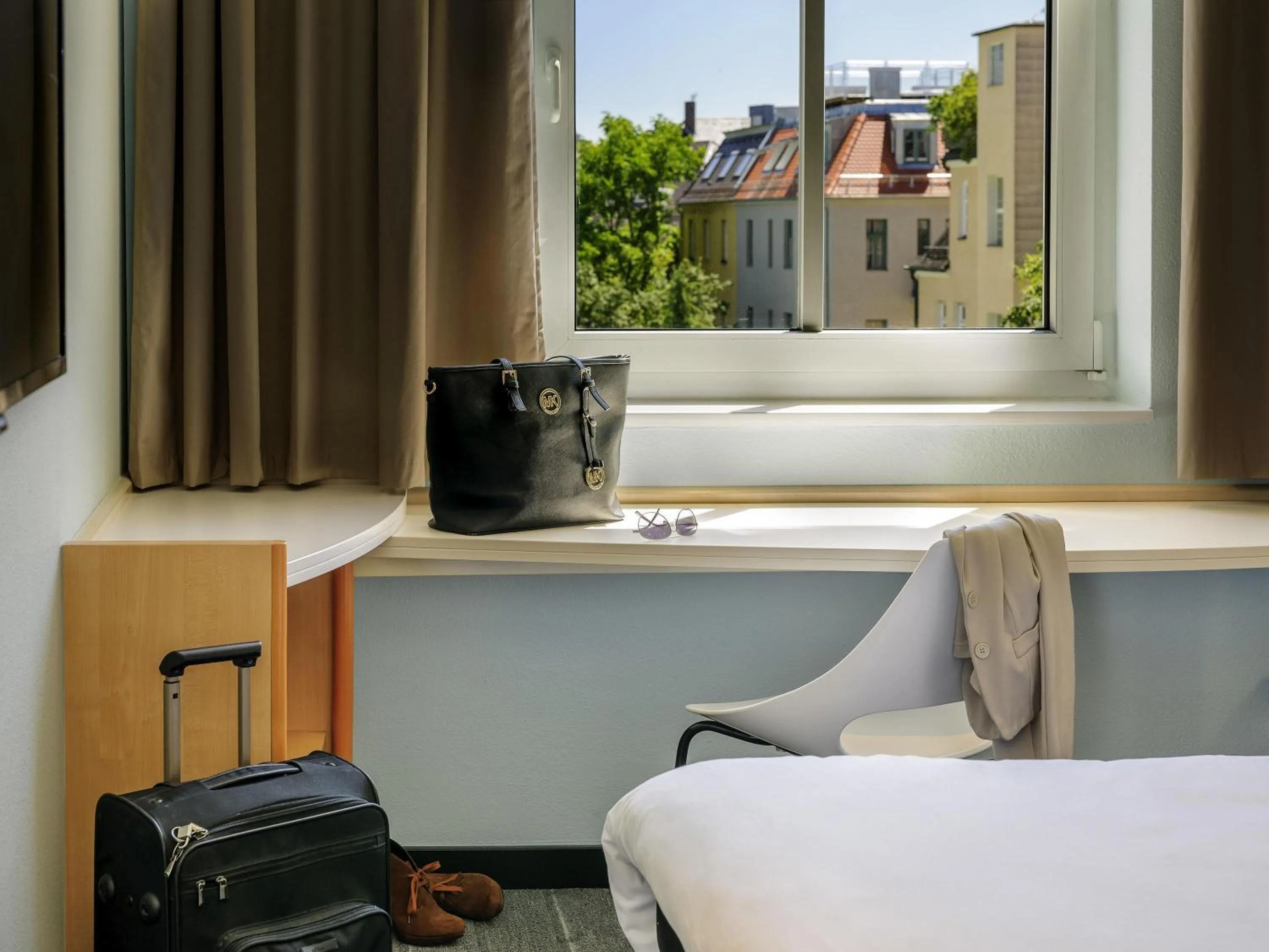 Bedroom, Bed in ibis Augsburg Koenigsplatz