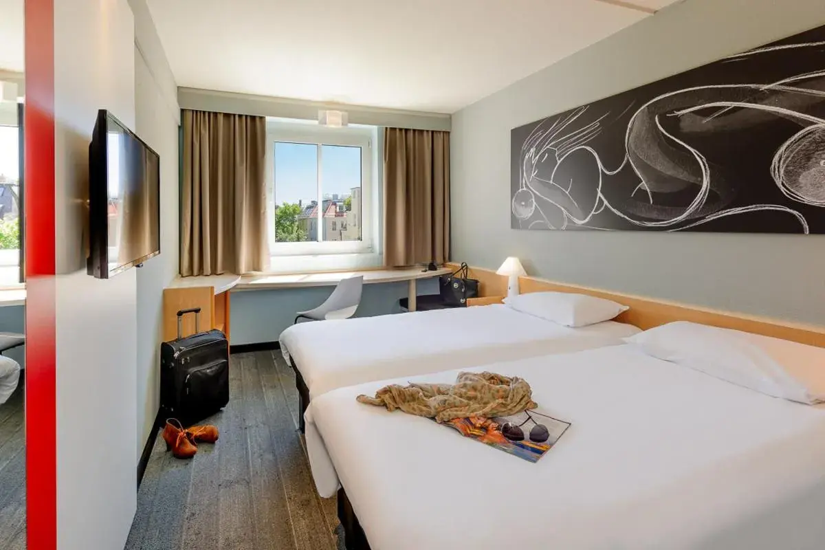 Day, Bed in ibis Augsburg Koenigsplatz Day, Bed in ibis Augsburg Koenigsplatz