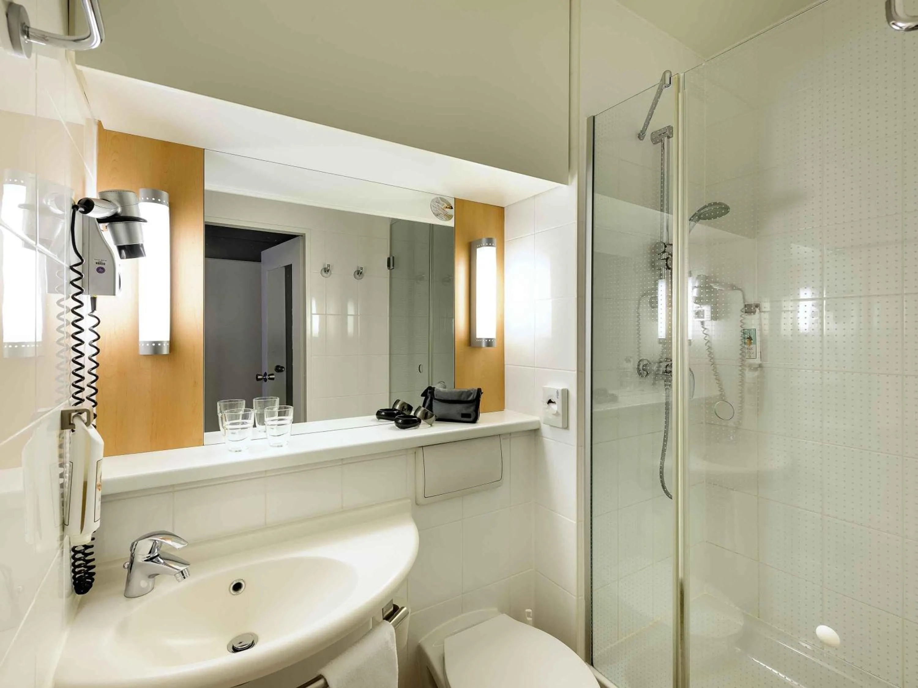 Bedroom in ibis Augsburg Koenigsplatz