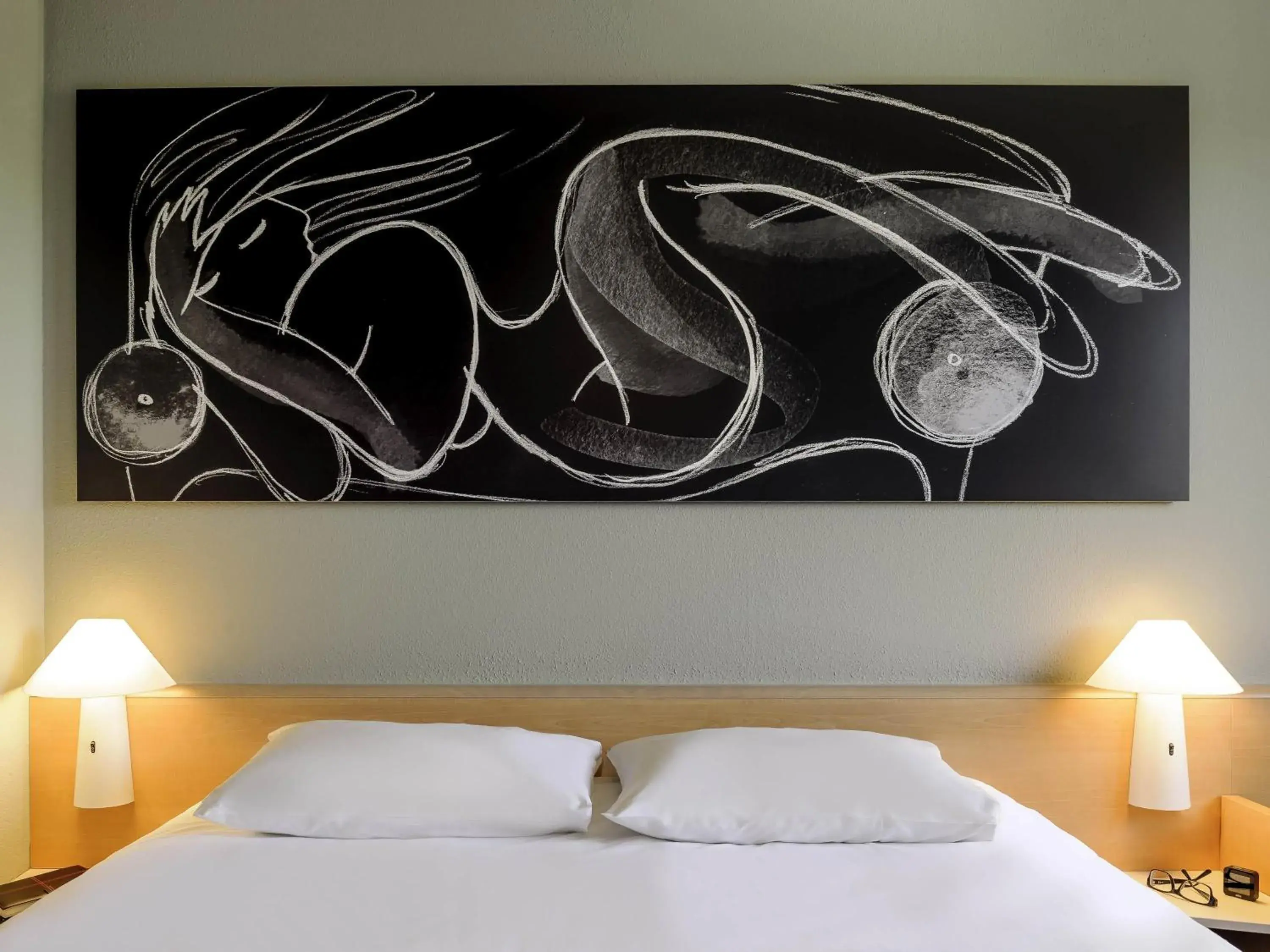 Bedroom, Bed in ibis Augsburg Koenigsplatz Bedroom, Bed in ibis Augsburg Koenigsplatz