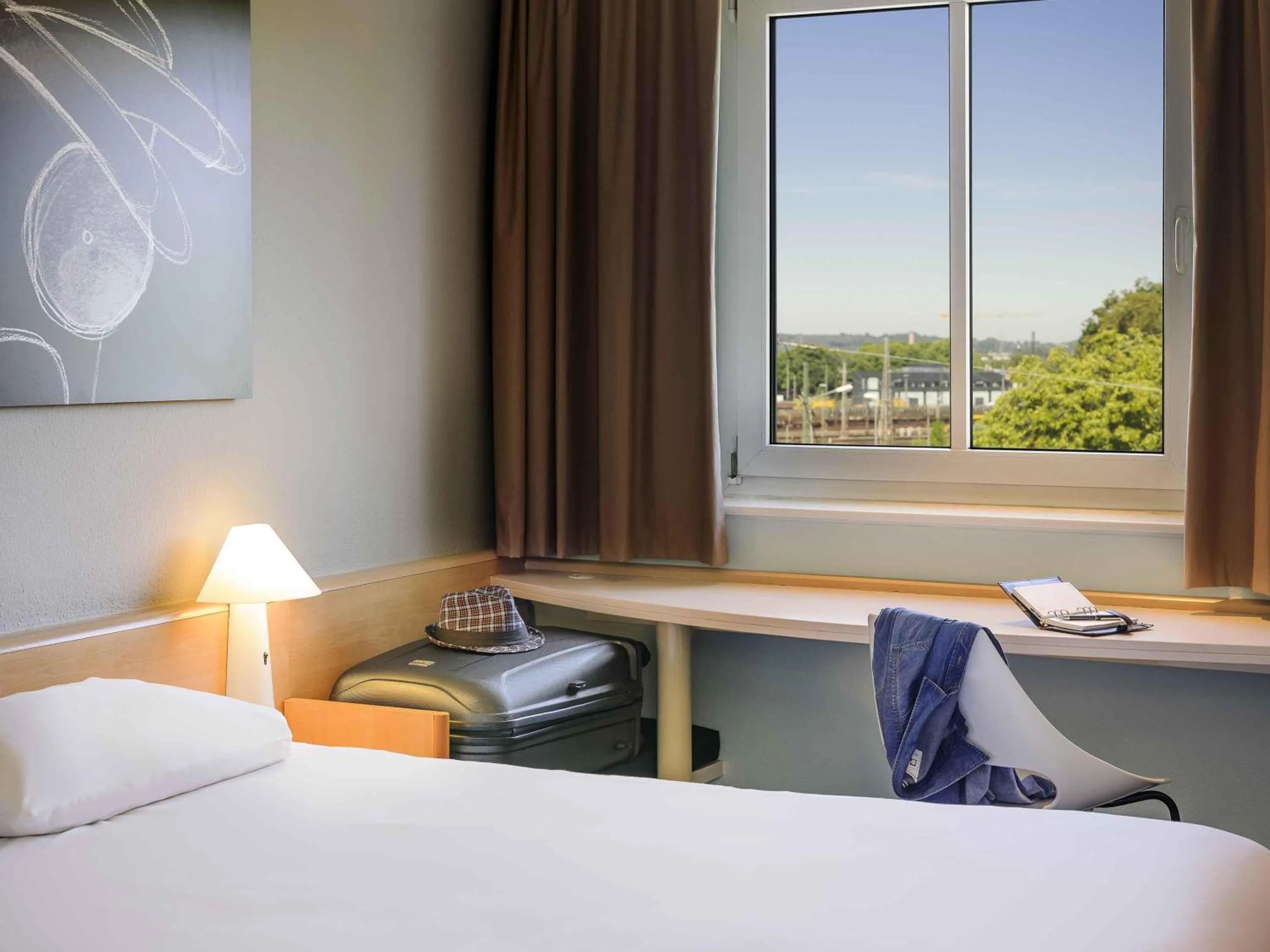 Bedroom, Bed in ibis Augsburg Koenigsplatz