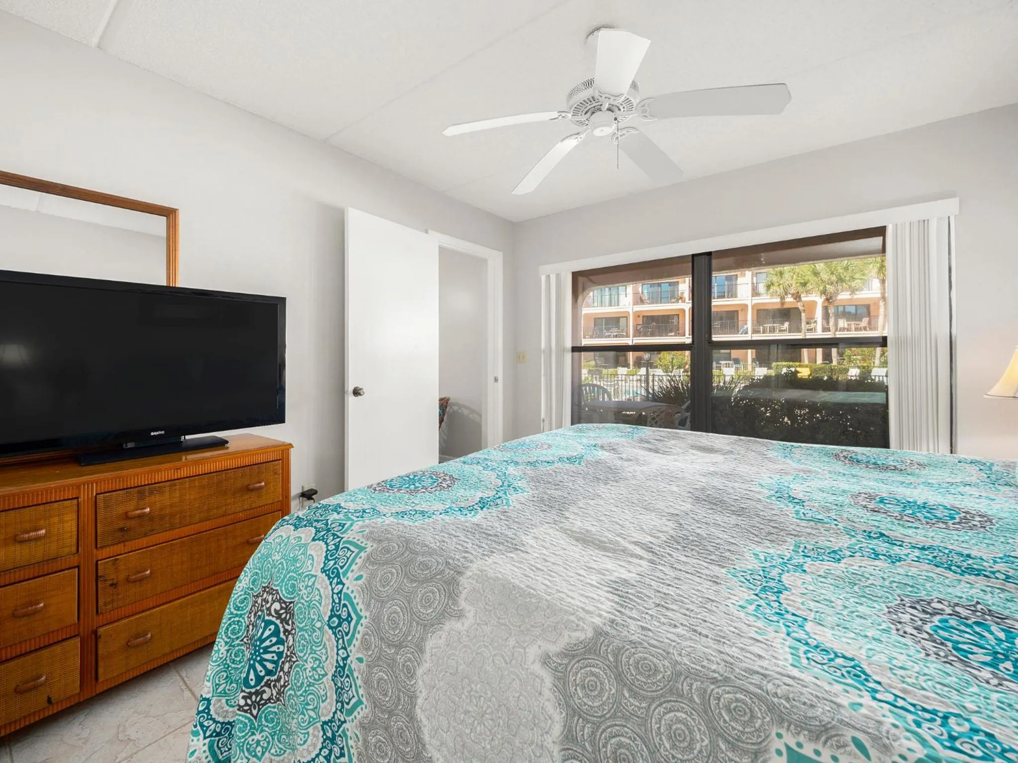 Bedroom, Bed in Sea Place 14158