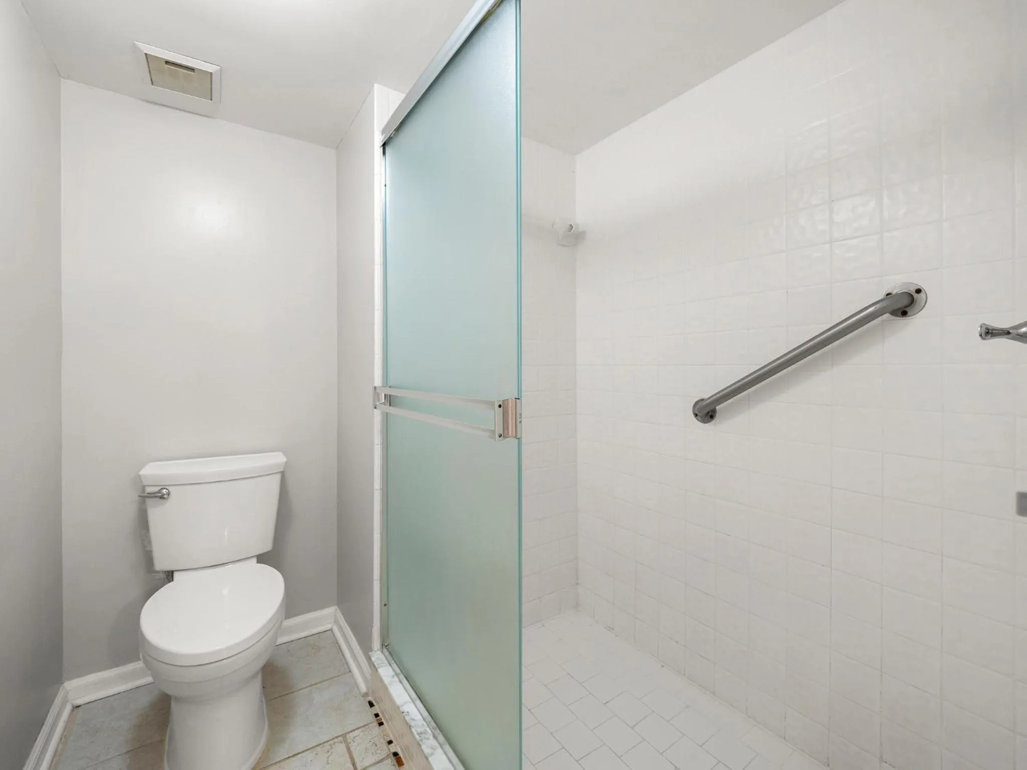 Bathroom in Sea Place 14158