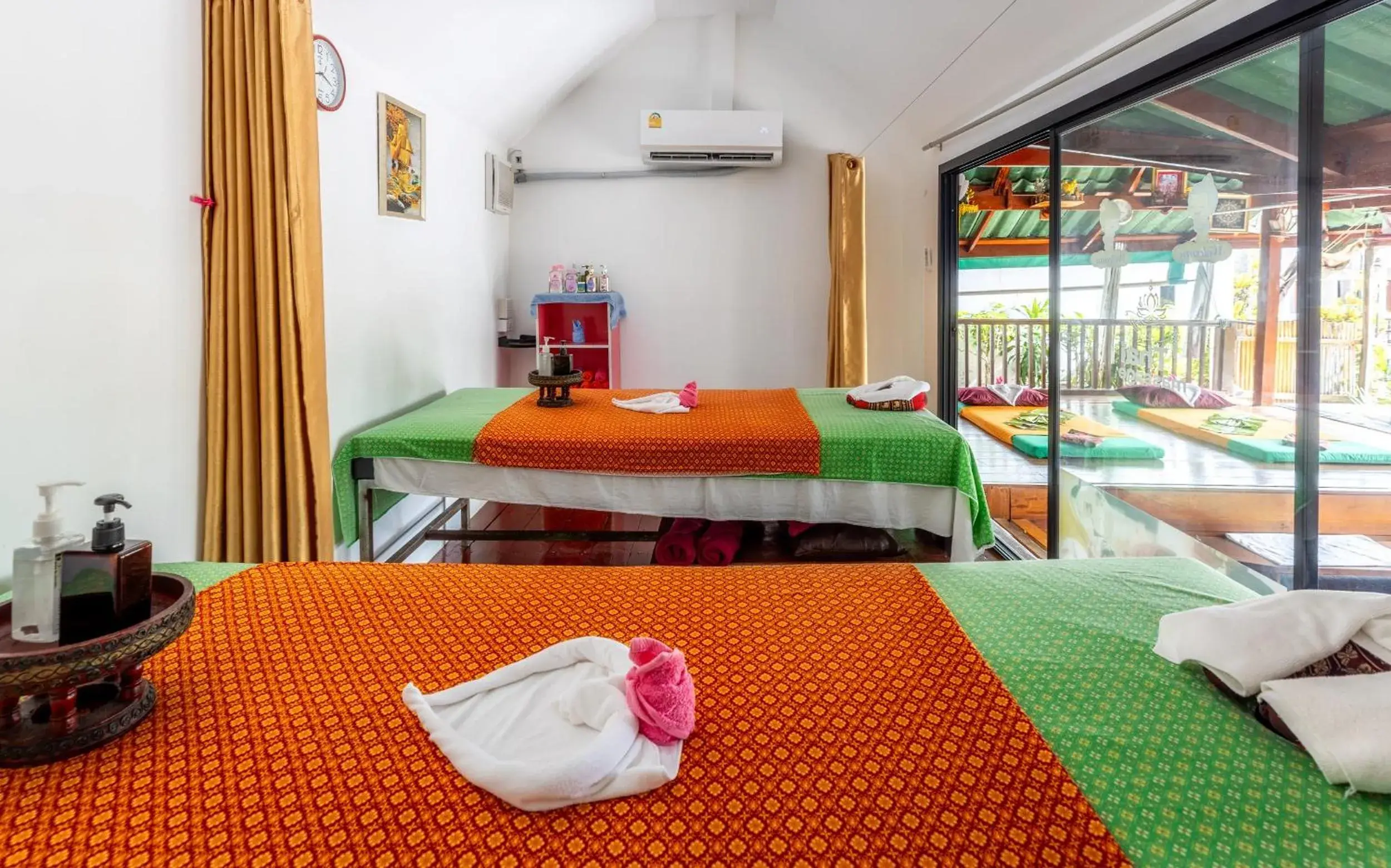 Massage, Bed in The Expat Hotel Patong Massage, Bed in The Expat Hotel Patong