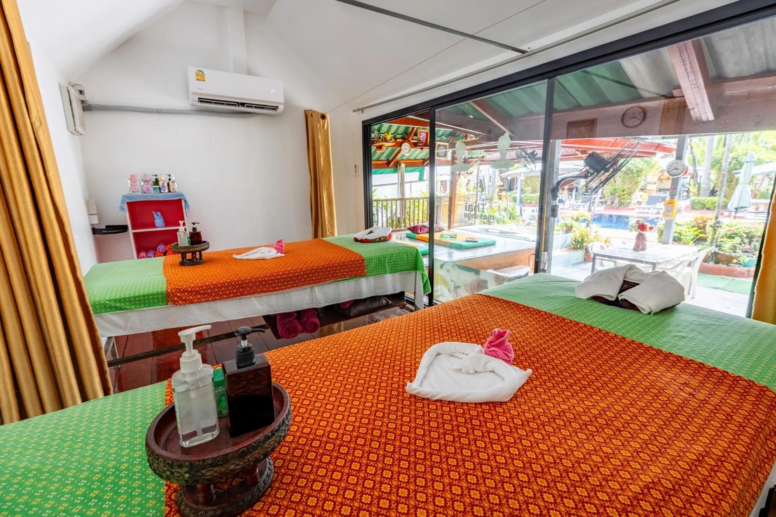 Massage, Bed in The Expat Hotel Patong