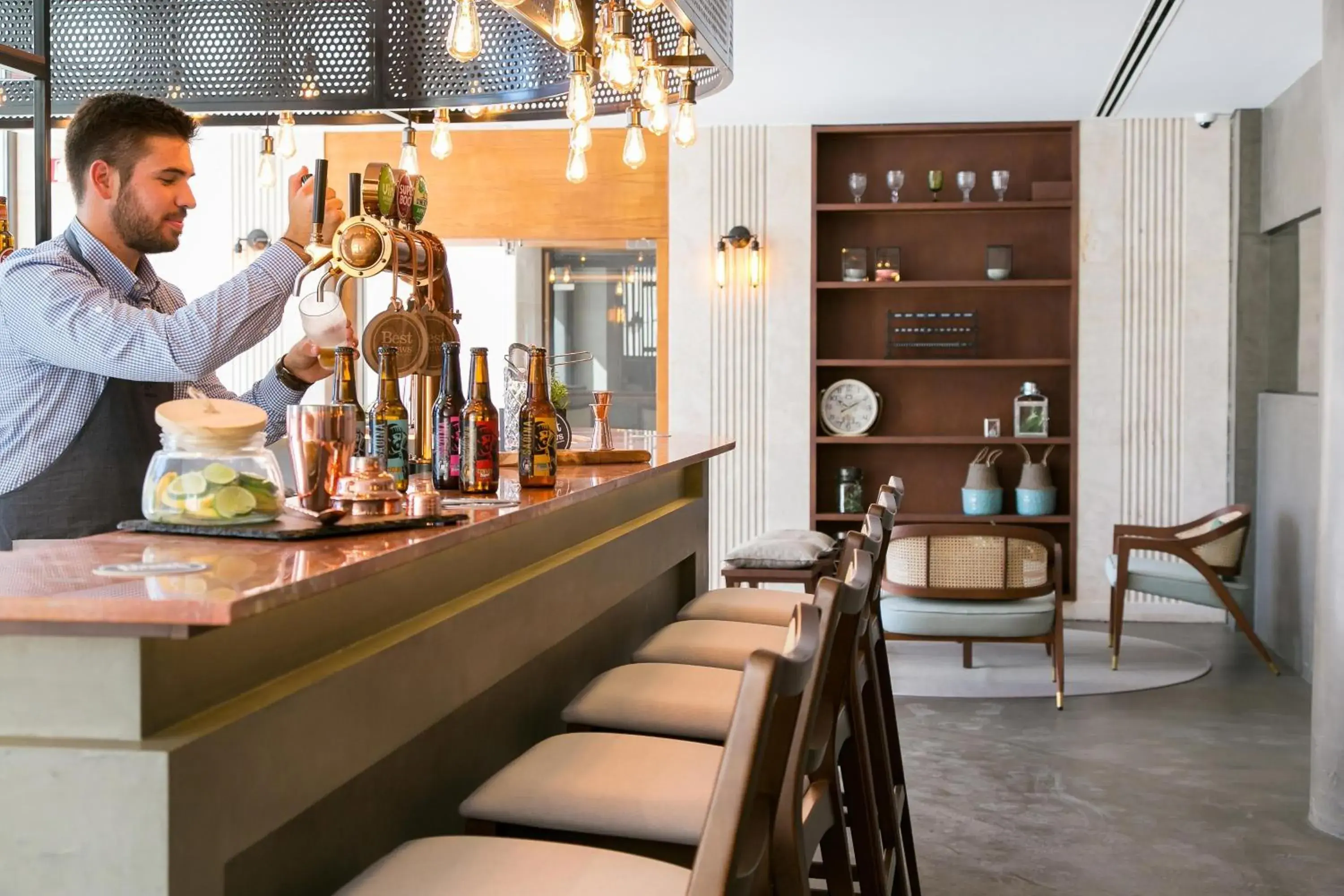 Lounge or bar in Four Points by Sheraton Sesimbra Lounge or bar in Four Points by Sheraton Sesimbra