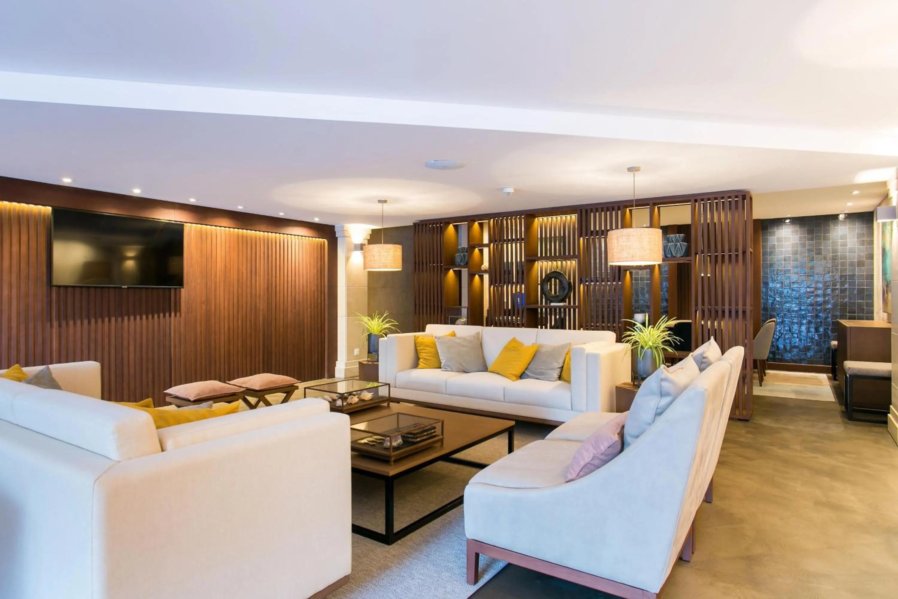 Lobby or reception in Four Points by Sheraton Sesimbra