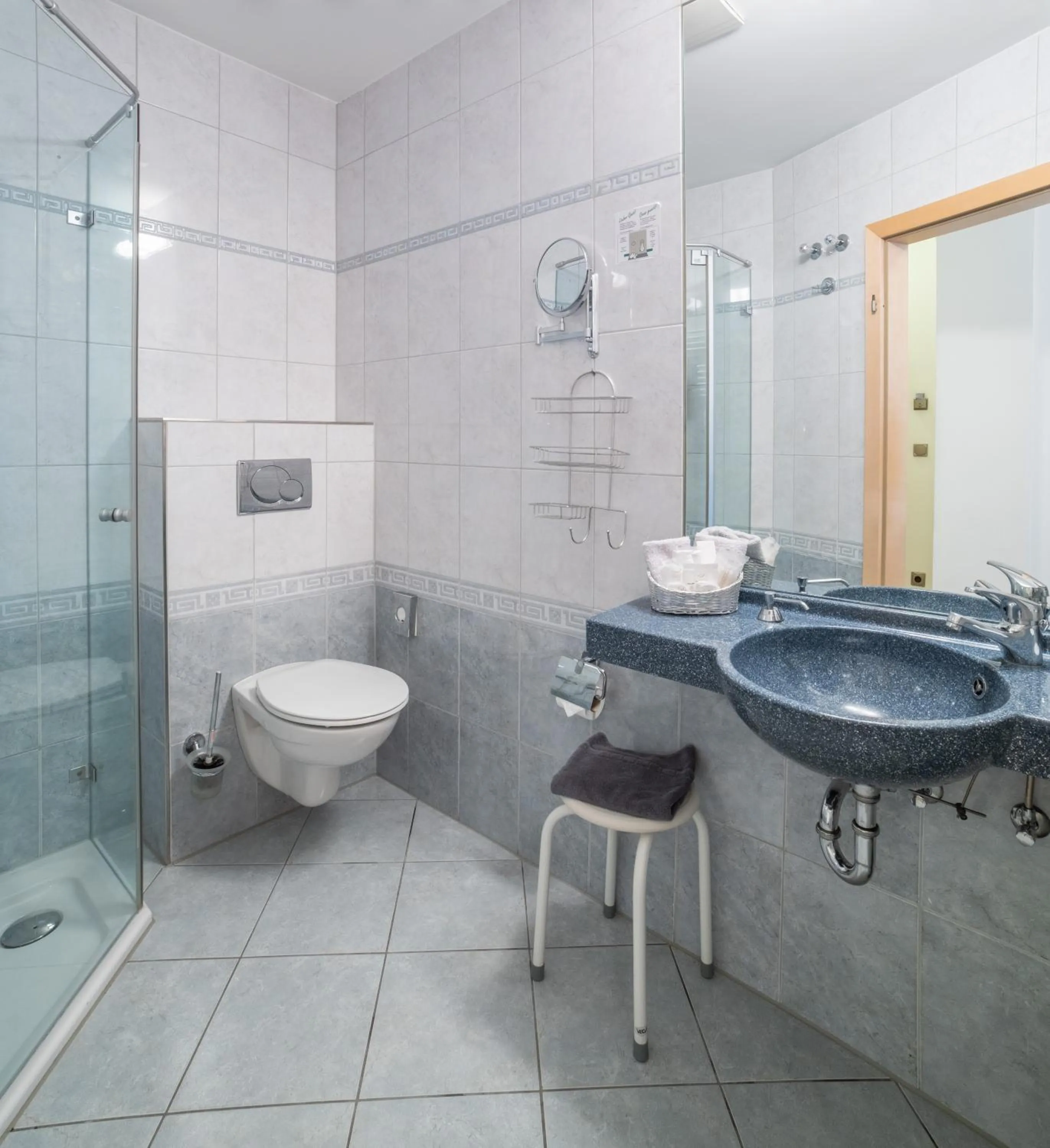 Shower in Hotel Atrium Garni