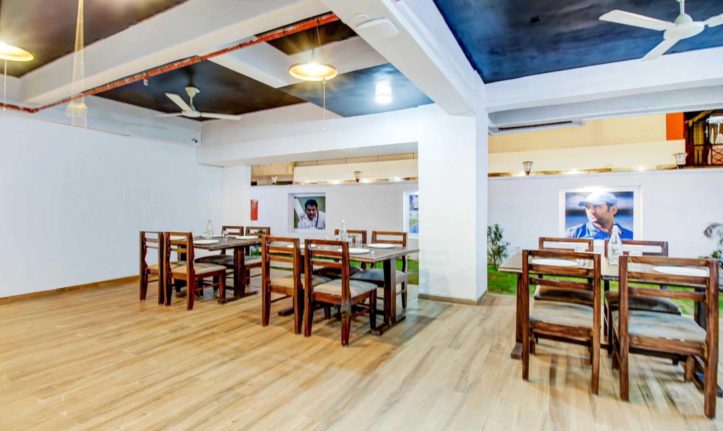 Restaurant/places to eat in Treebo The Pavilion, Railway Station