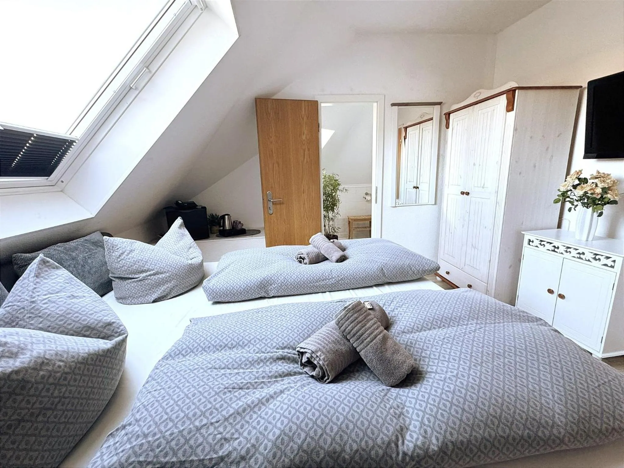 Photo of the whole room, Bed in Hotel Nordlicht
