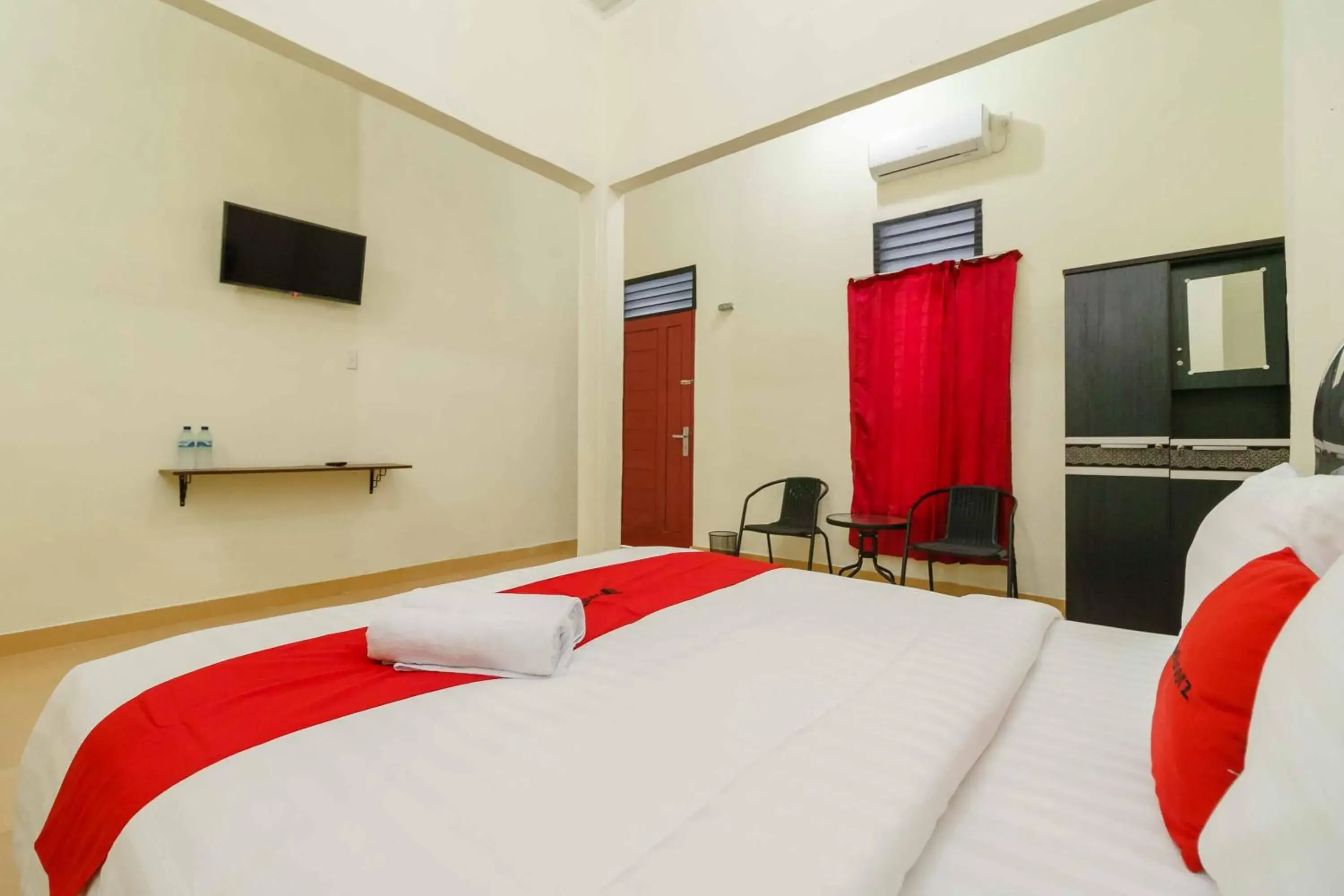 Double Room in RedDoorz Plus @ Setiabudi Medan 4 Double Room in RedDoorz Plus @ Setiabudi Medan 4