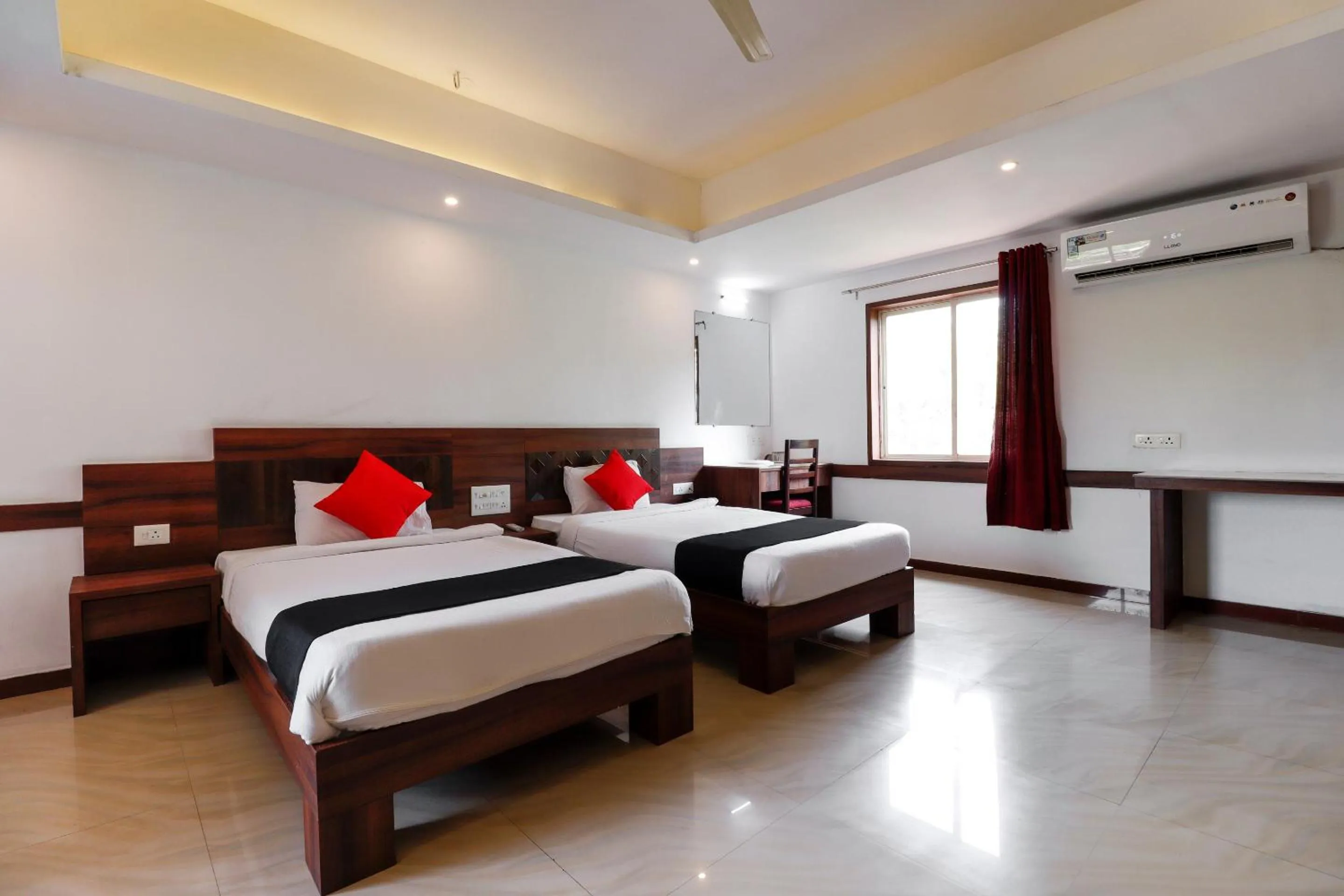 Bedroom, Bed in Capital O Sai Arya Residency