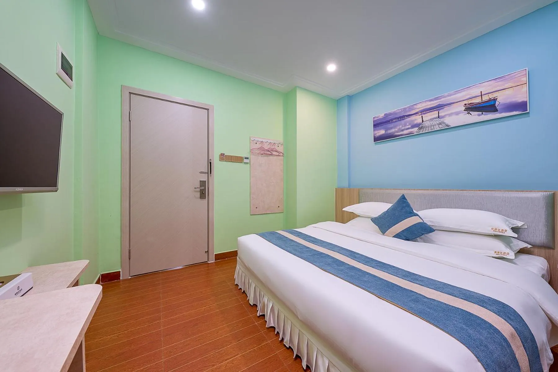 Bed in Frida Hotels Guangzhou Baiyun International airport