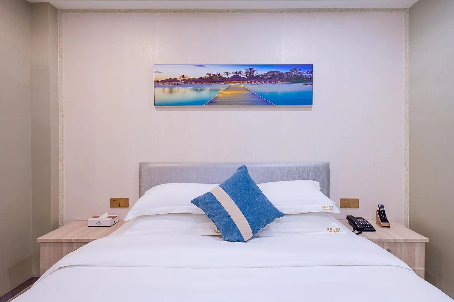 Bed in Frida Hotels Guangzhou Baiyun International airport