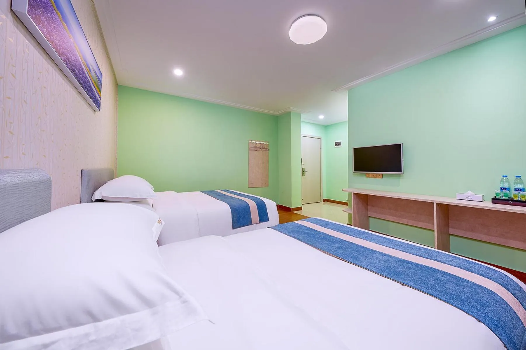 Bed in Frida Hotels Guangzhou Baiyun International airport