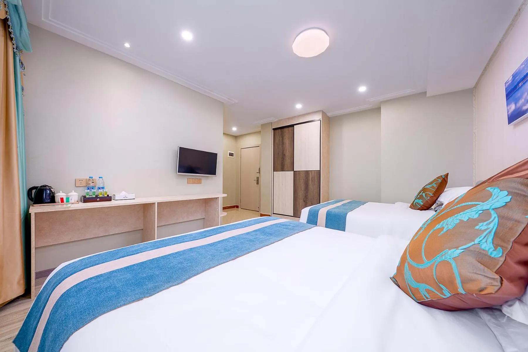 Photo of the whole room in Frida Hotels Guangzhou Baiyun International airport