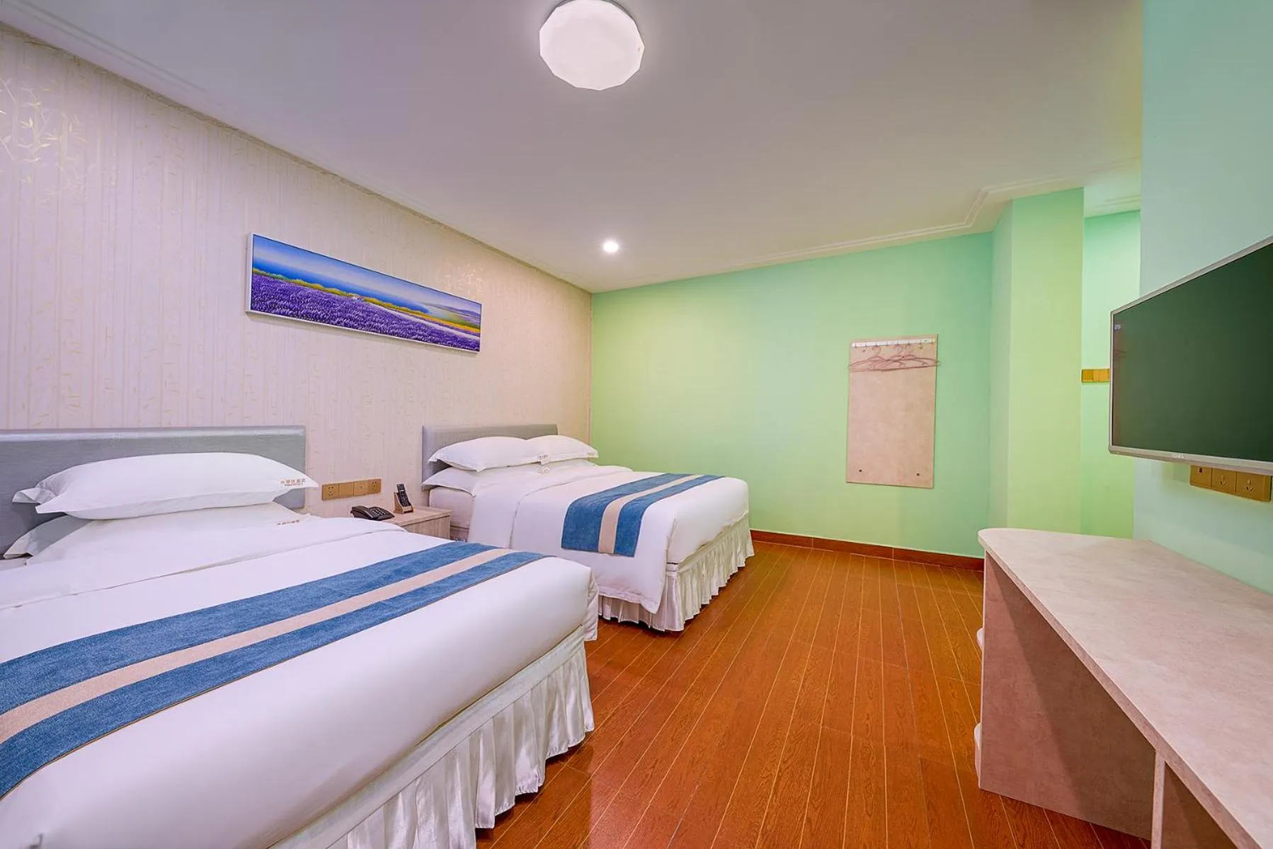 Bed in Frida Hotels Guangzhou Baiyun International airport