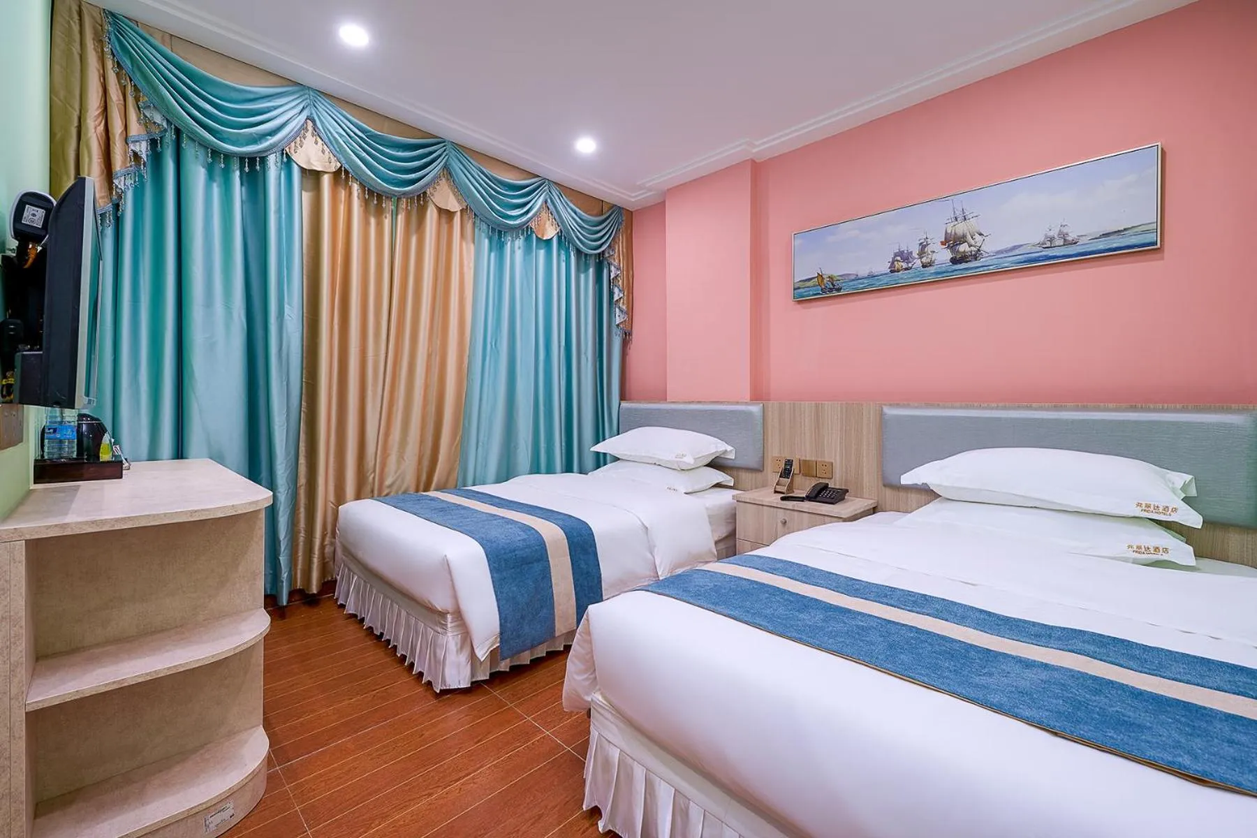 Bed in Frida Hotels Guangzhou Baiyun International airport