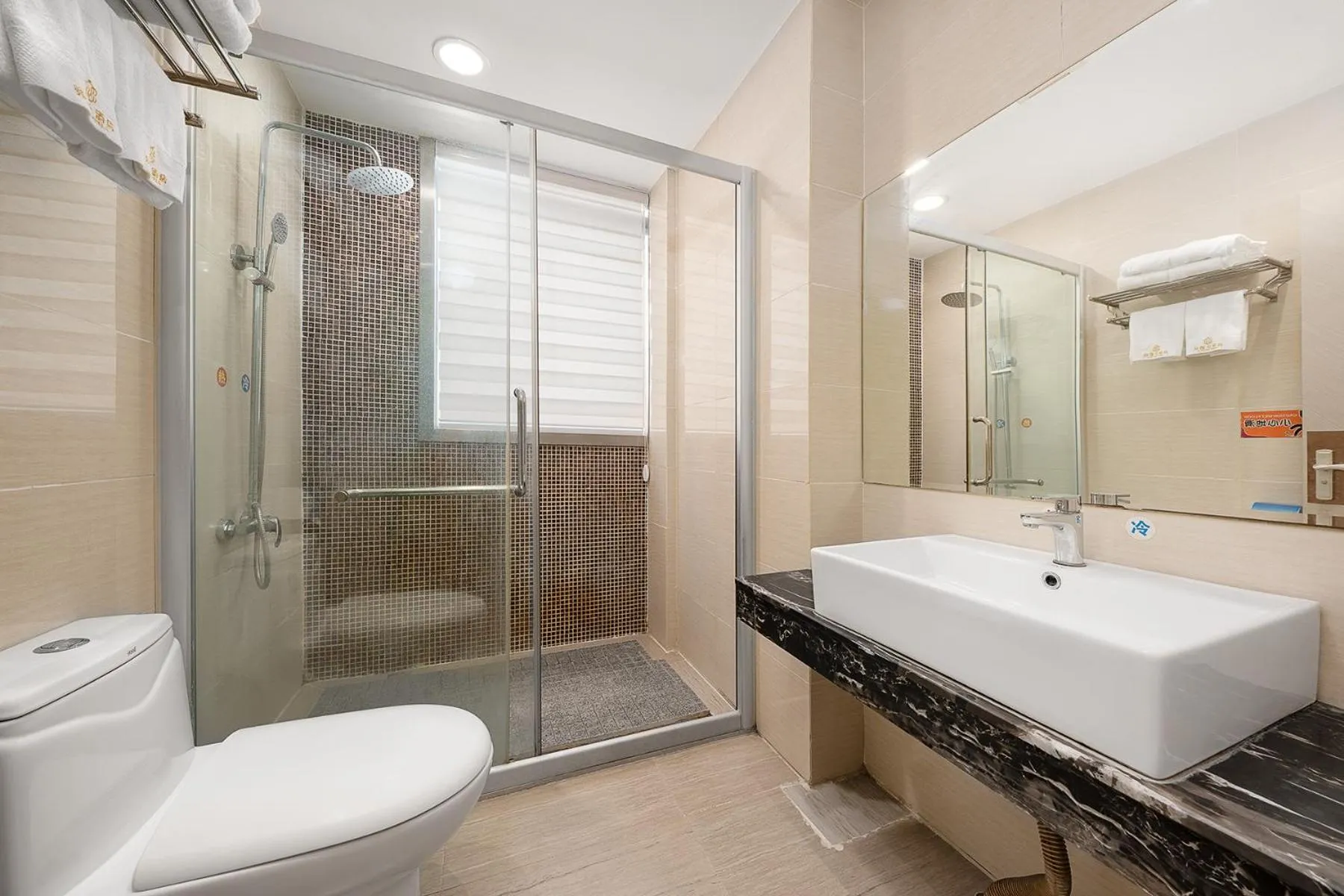 Shower in Frida Hotels Guangzhou Baiyun International airport