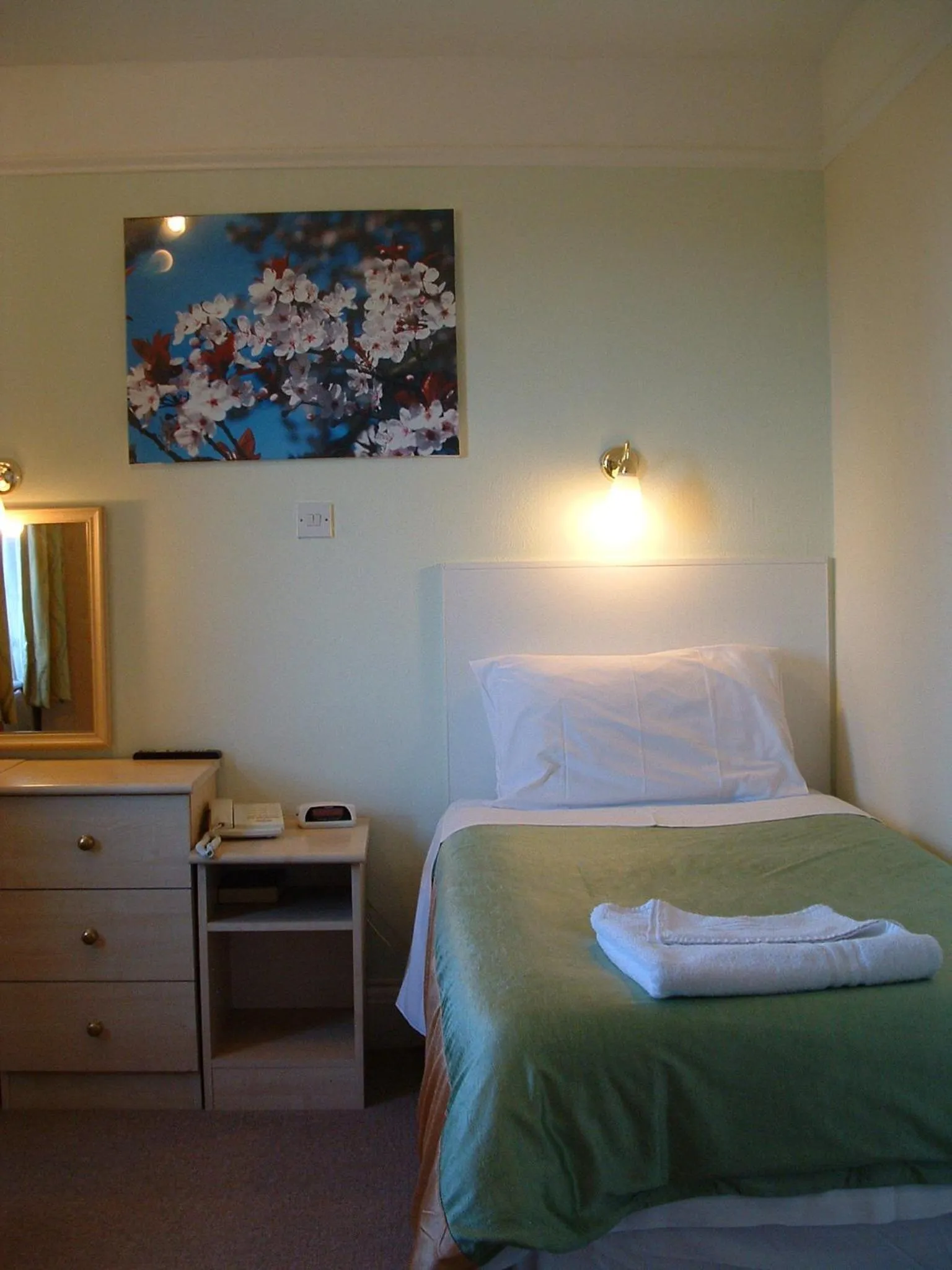 Bedroom, TV/Entertainment Center in Green Gables Guest House
