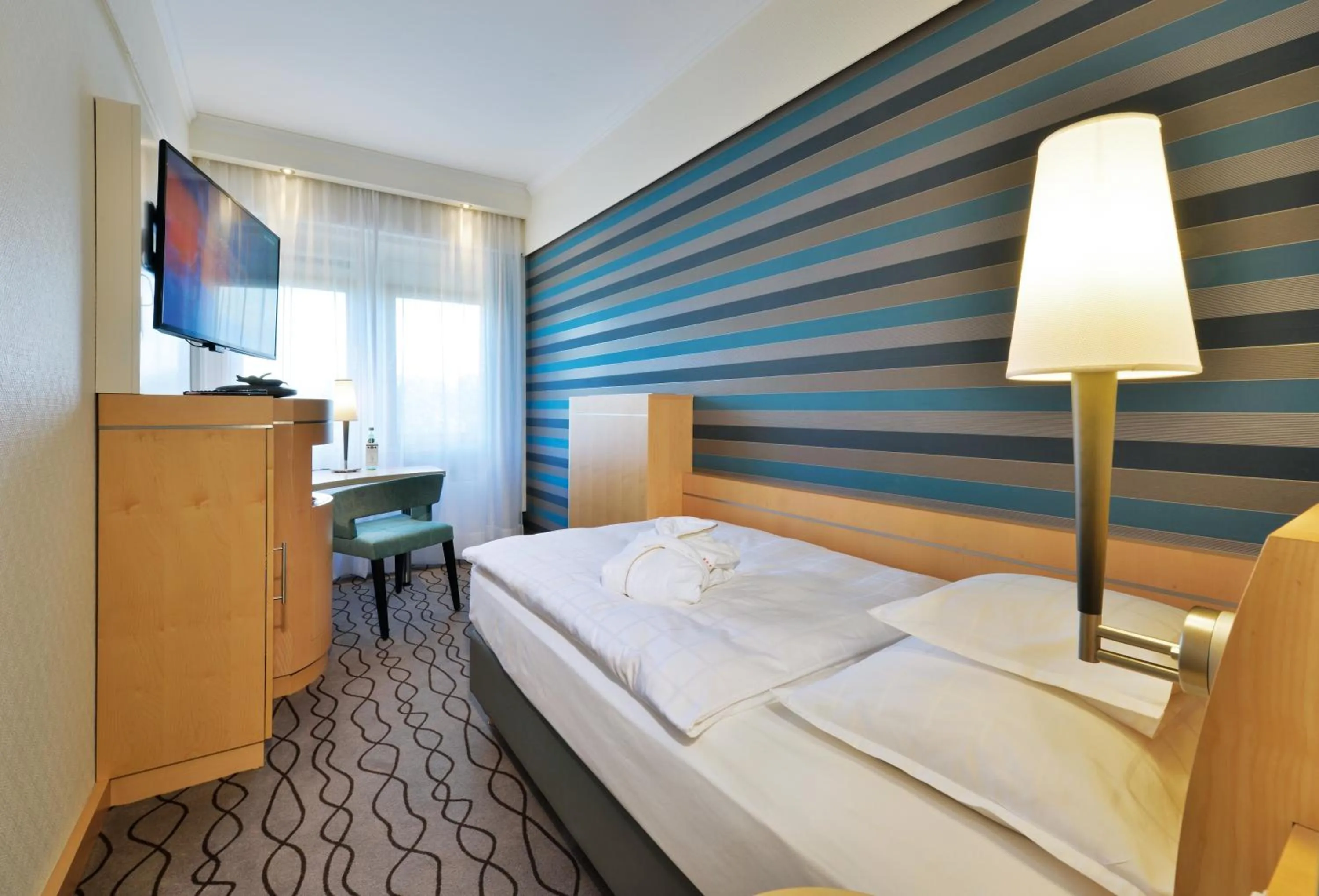 TV and multimedia, Bed in Best Western Premier Parkhotel Kronsberg